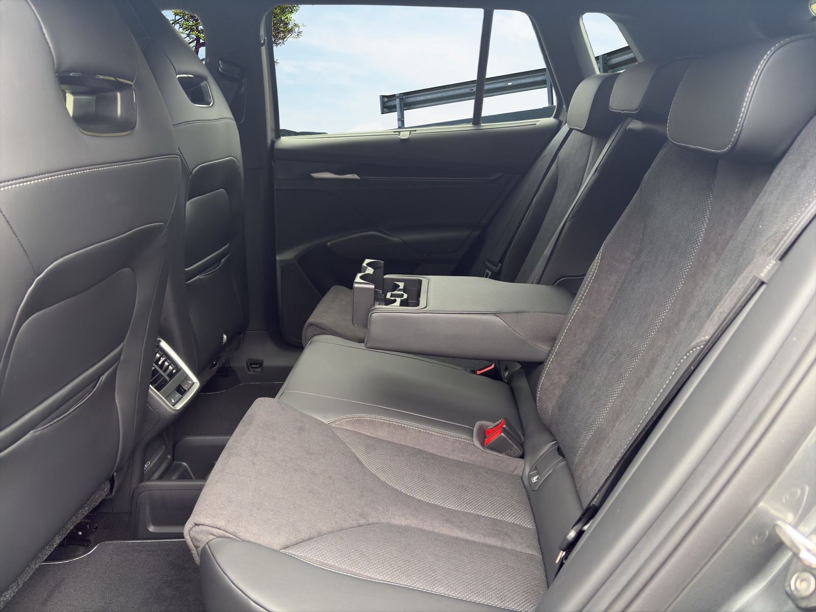 SKODA Elroq 85x Sportline 4x4-image-7