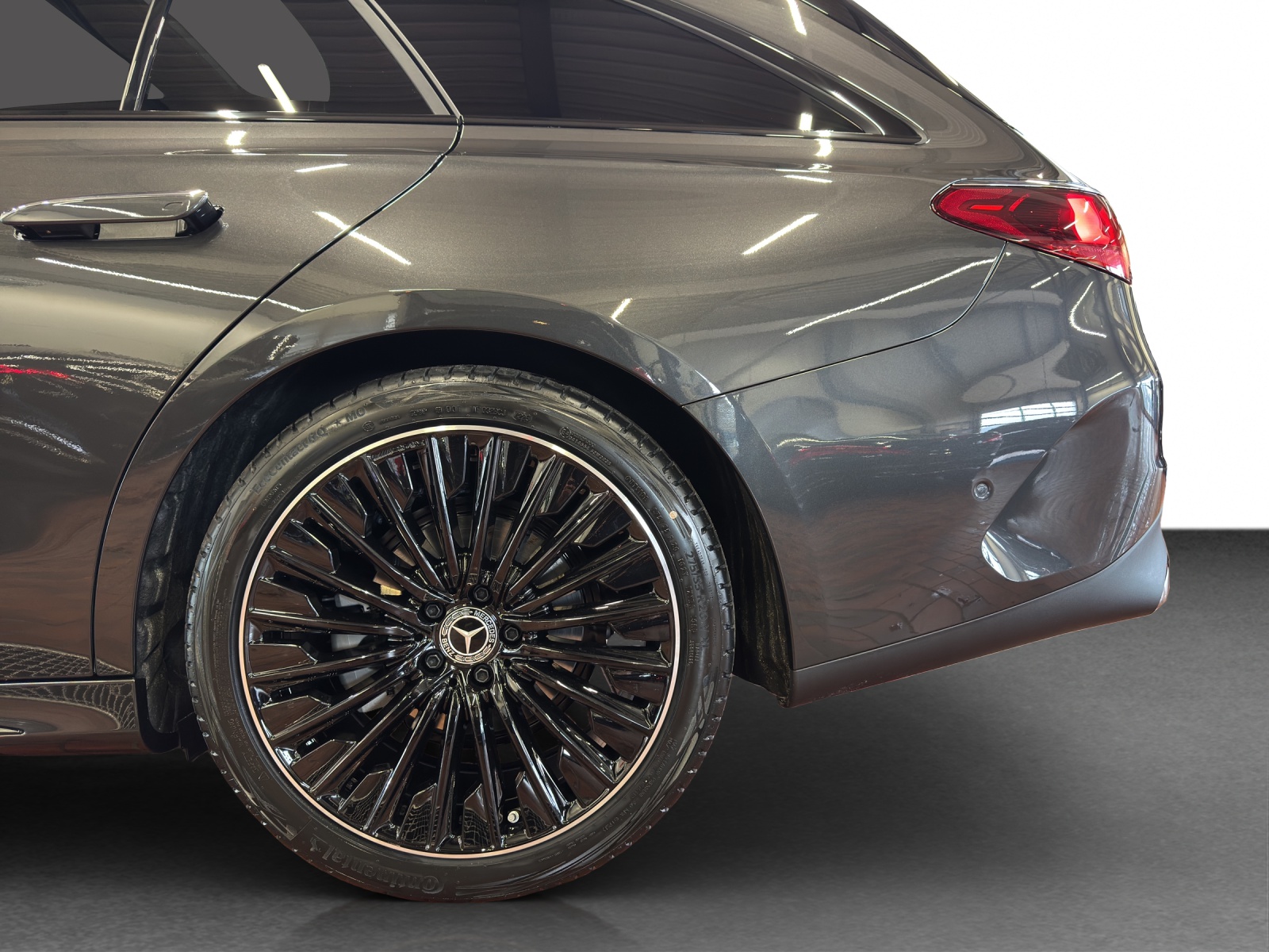 MERCEDES-BENZ E 220 d T 4M 9G-Tronic-image-22
