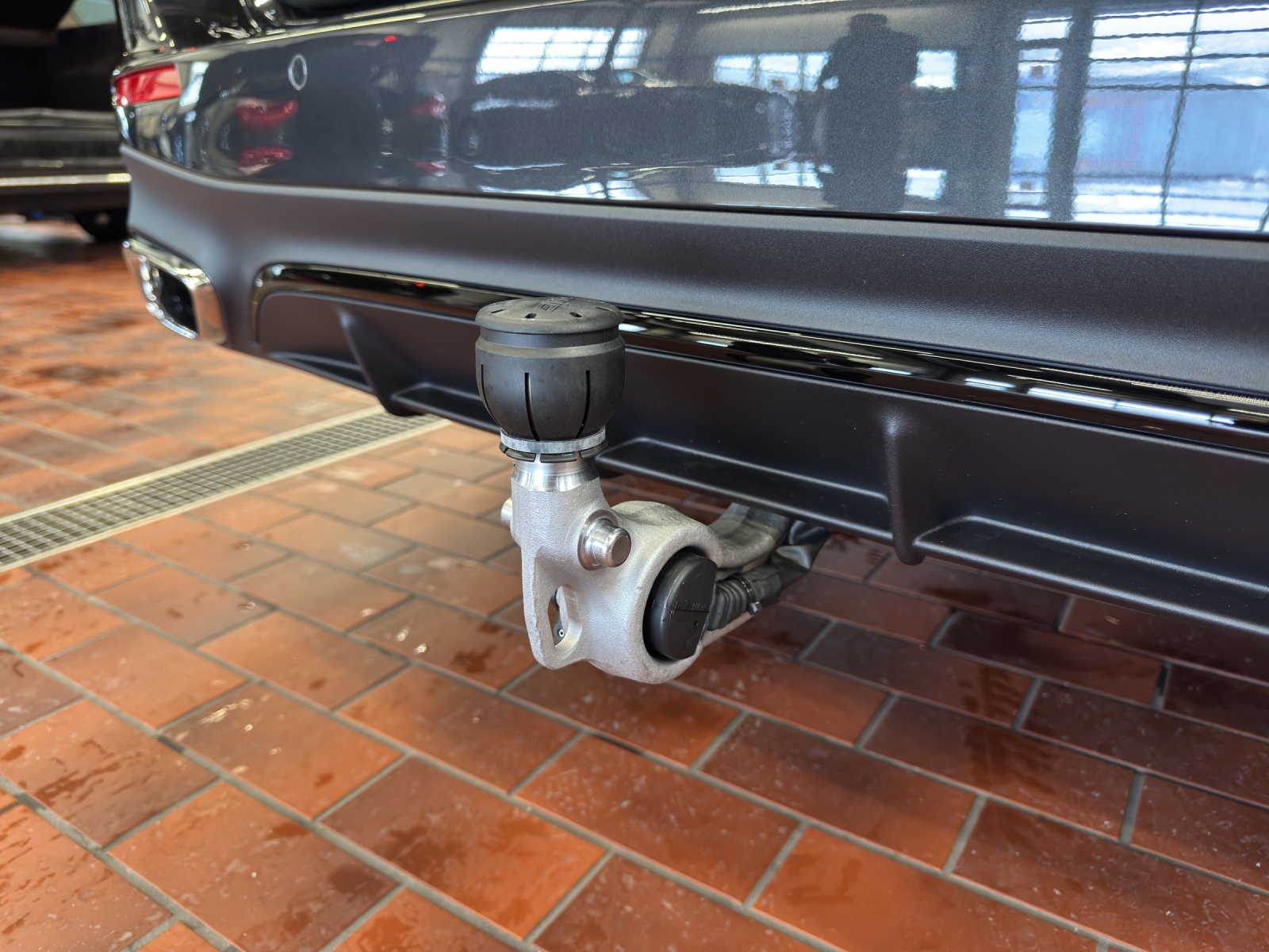 MERCEDES-BENZ E 220 d T 4M 9G-Tronic-image-23