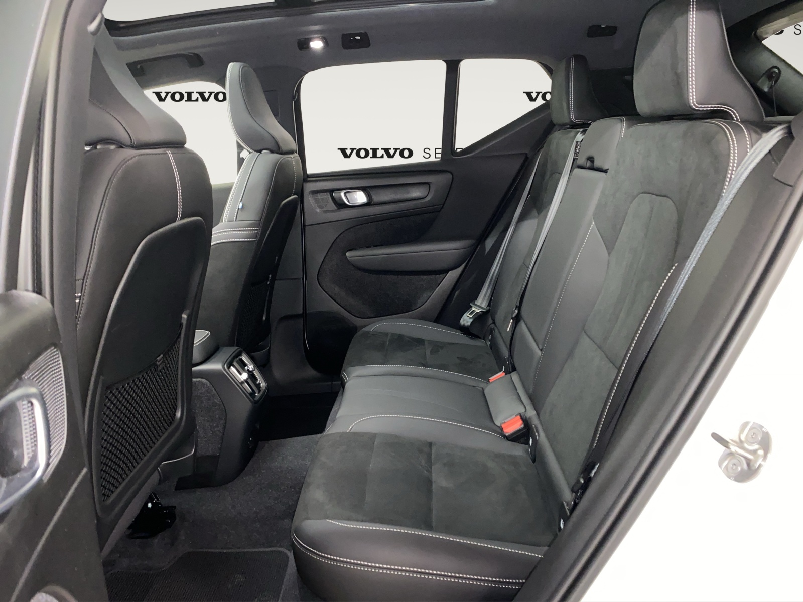 VOLVO XC40 P8 Twin Pro AWD-image-12