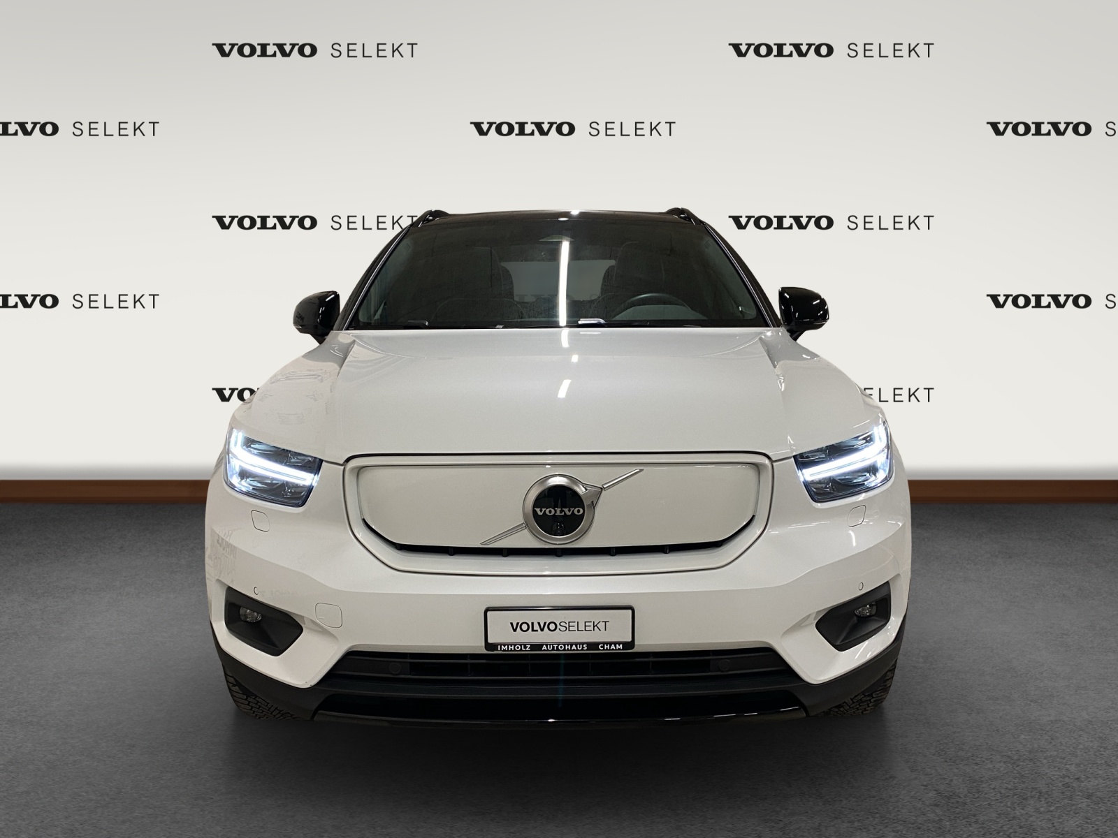 VOLVO XC40 P8 Twin Pro AWD-image-4