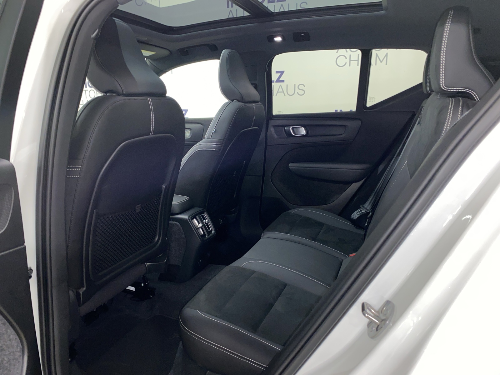 VOLVO XC40 P8 Twin Pro AWD-image-16