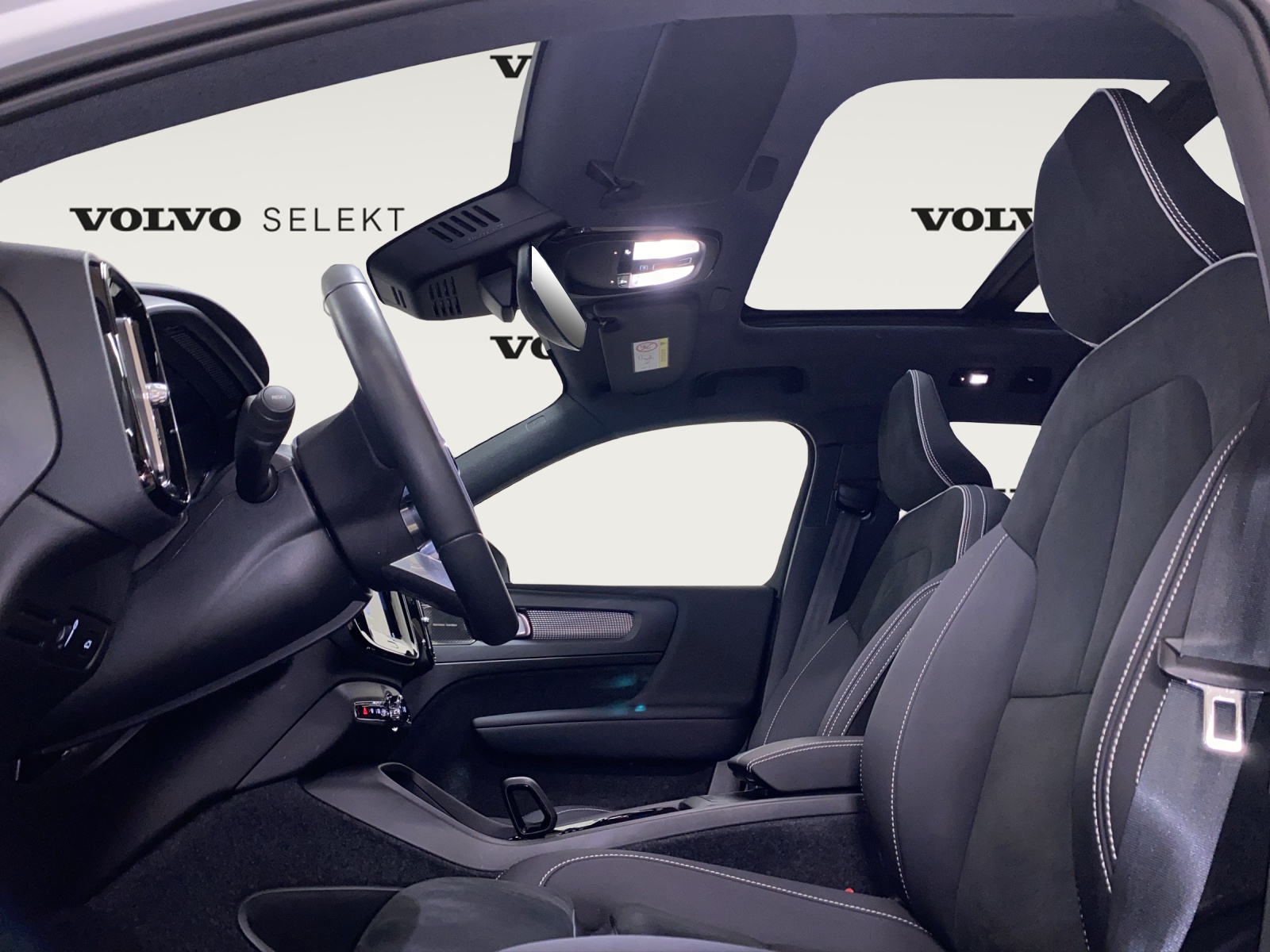 VOLVO XC40 P8 Twin Pro AWD-image-6
