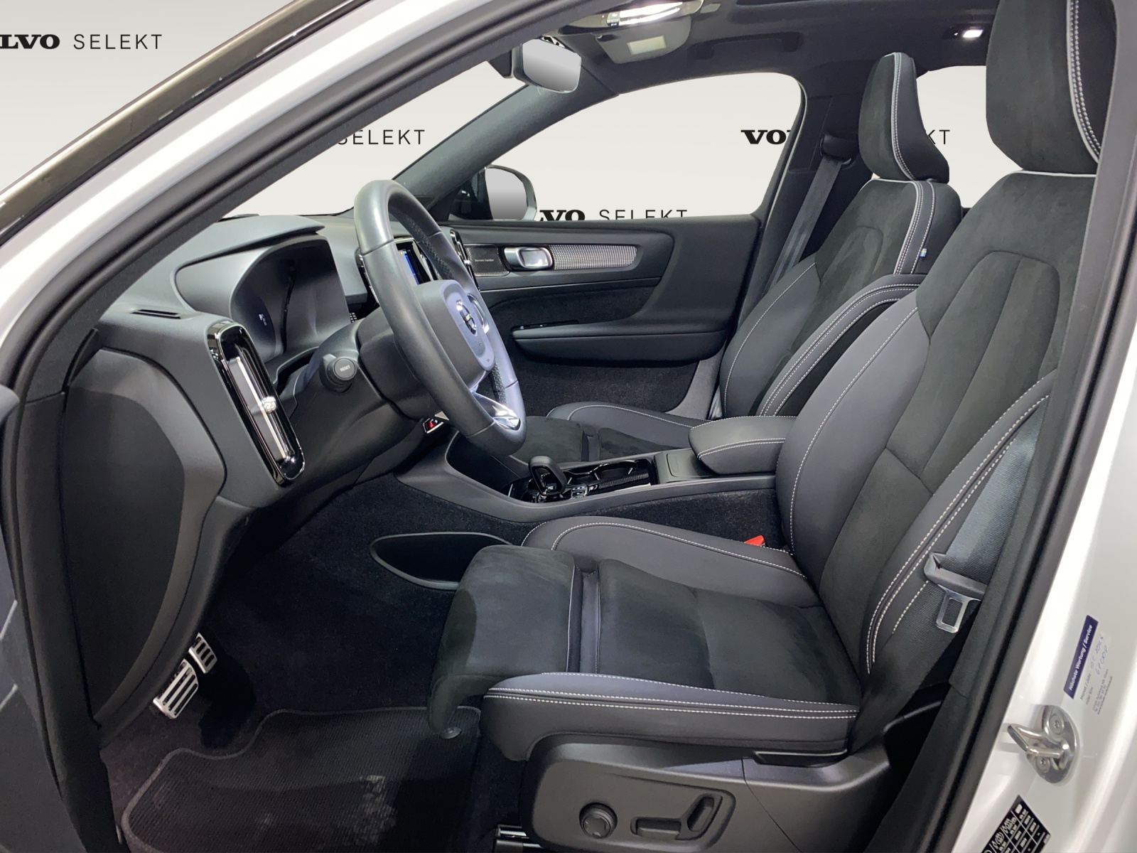 VOLVO XC40 P8 Twin Pro AWD-image-5