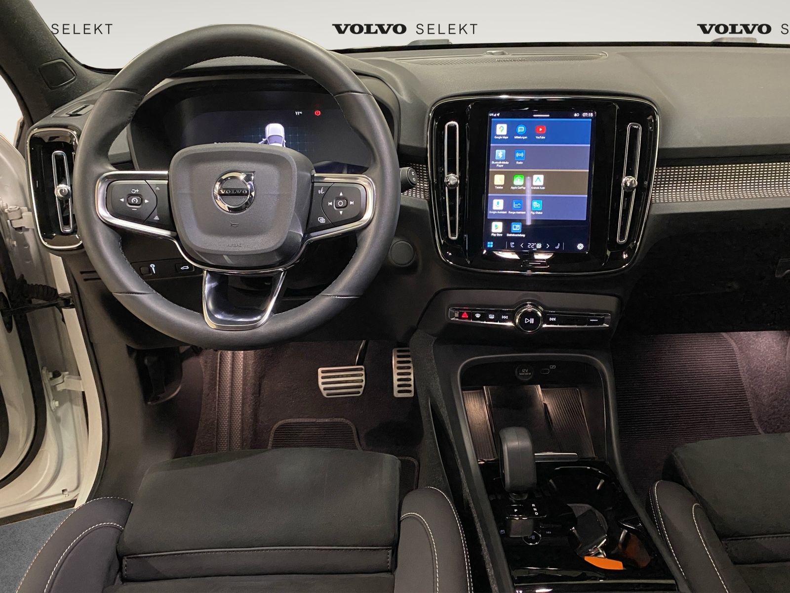 VOLVO XC40 P8 Twin Pro AWD-image-9
