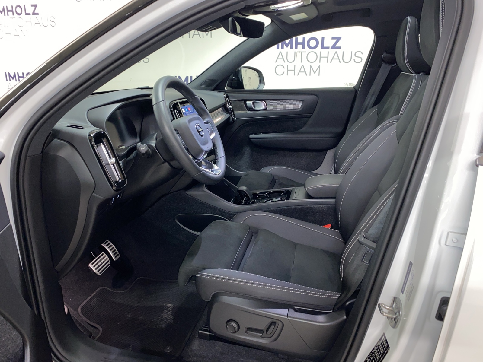 VOLVO XC40 P8 Twin Pro AWD-image-15