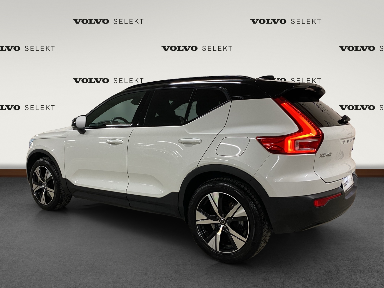 VOLVO XC40 P8 Twin Pro AWD-image-2