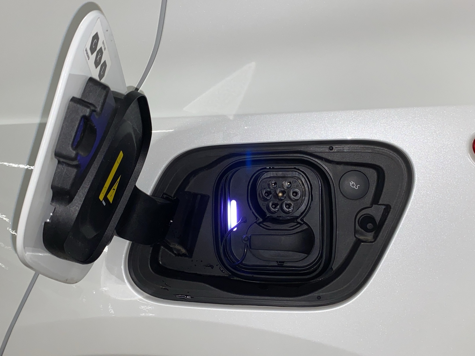 VOLVO XC40 P8 Twin Pro AWD-image-17