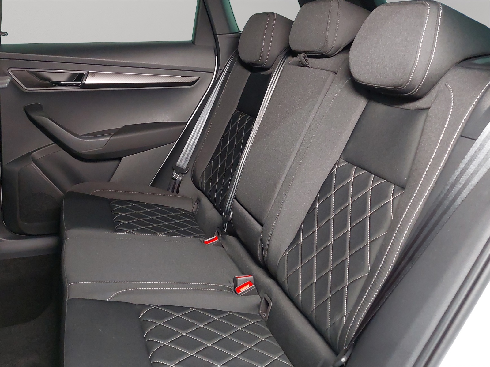 SKODA Karoq 2.0 TSI SportLine 4x4 DSG-image-8