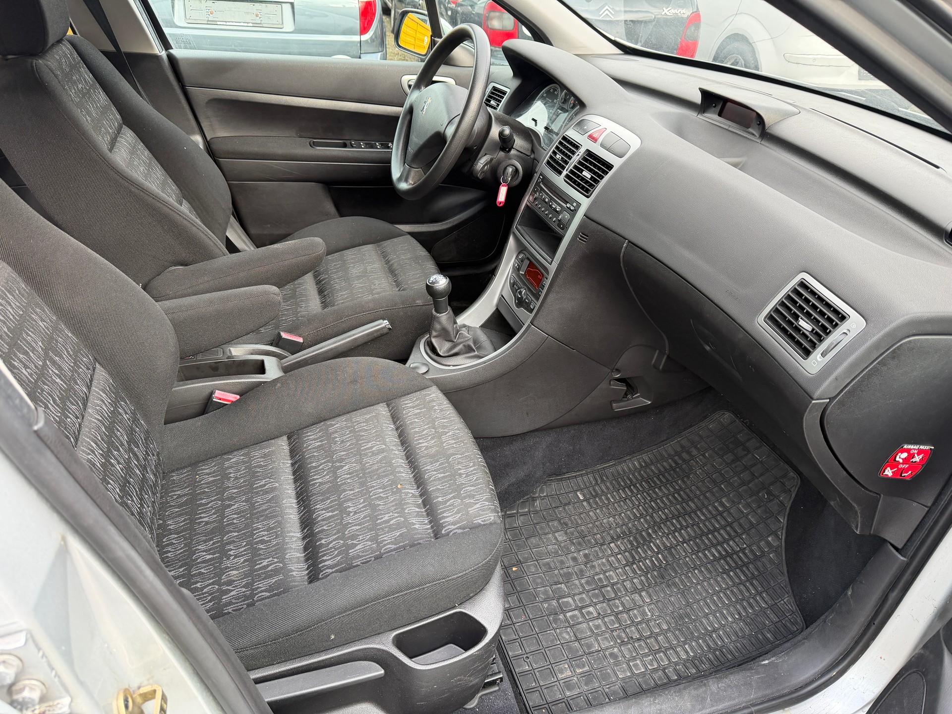 PEUGEOT 307 1.6 16V XS-image-7