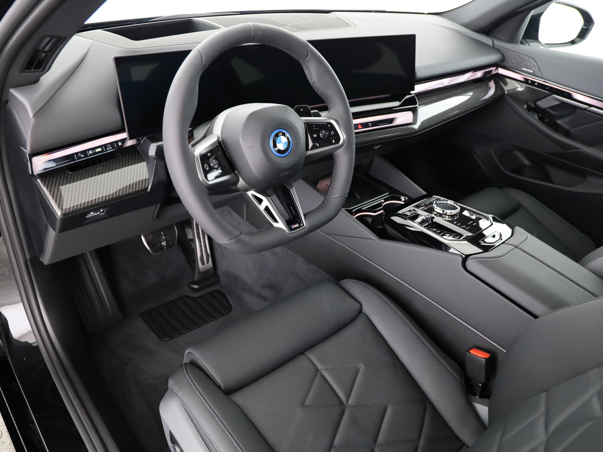 BMW 550e xDrive Limousine-image-9