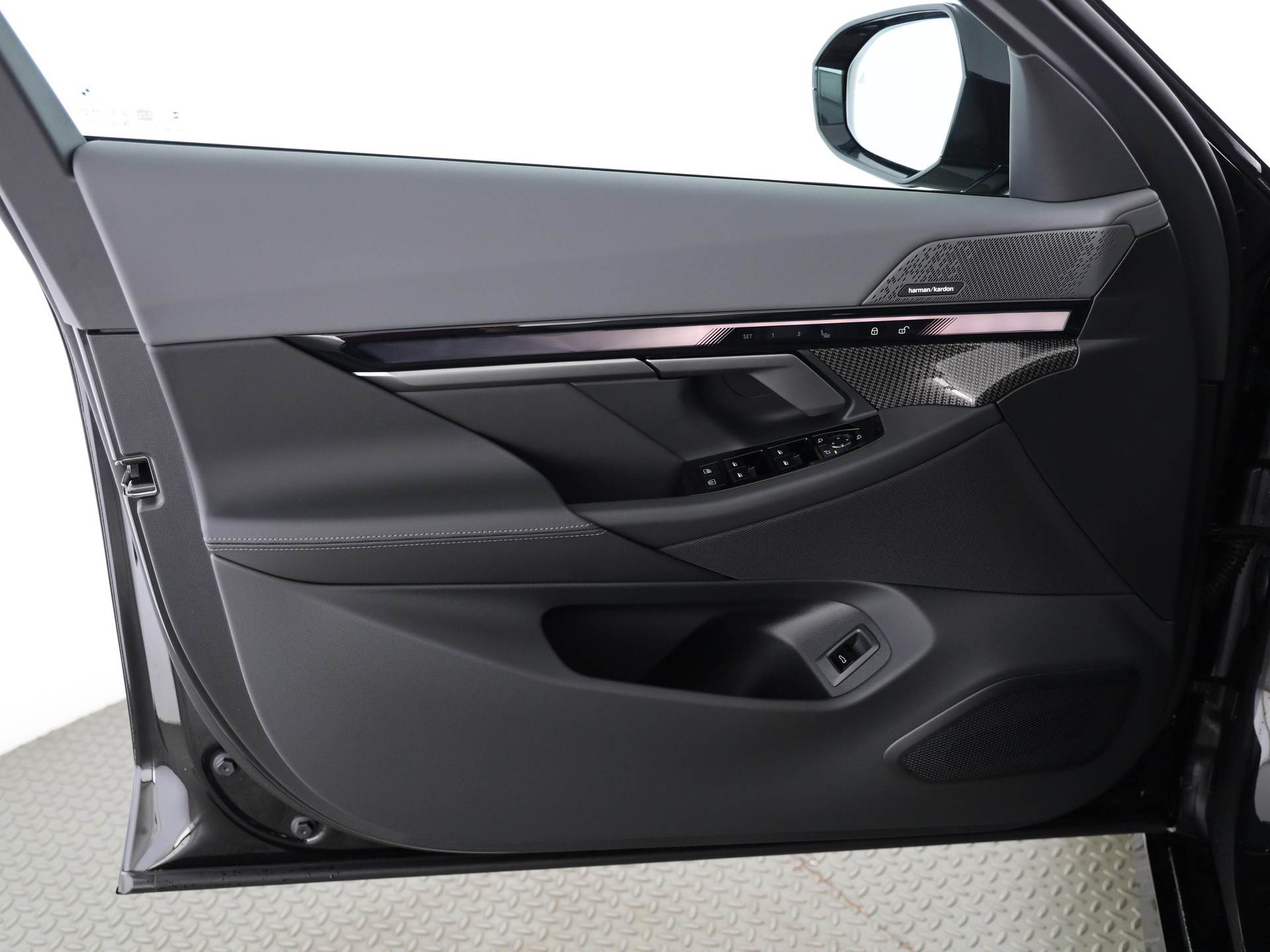 BMW 550e xDrive Limousine-image-7