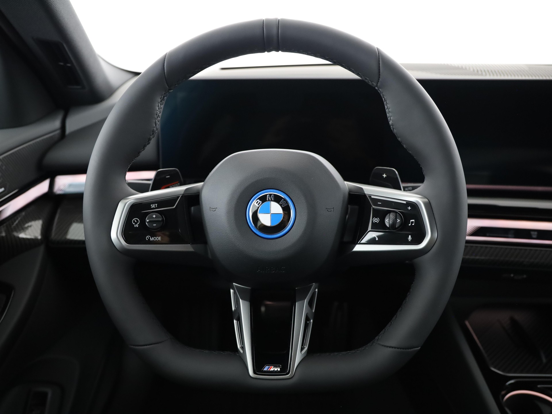 BMW 550e xDrive Limousine-image-16