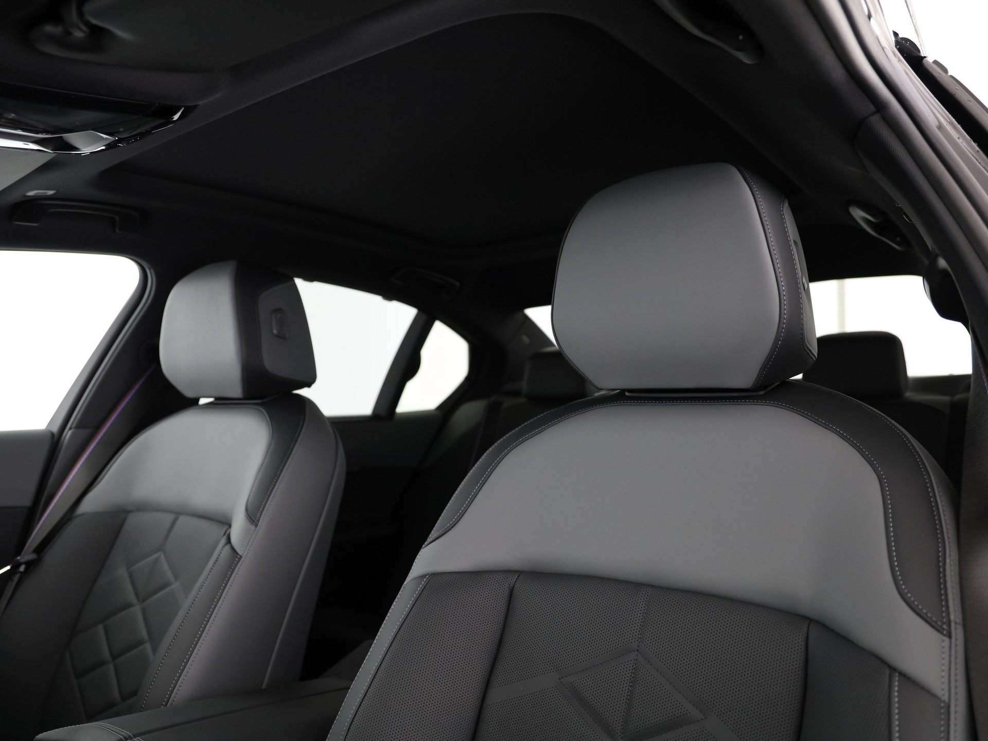 BMW 550e xDrive Limousine-image-8