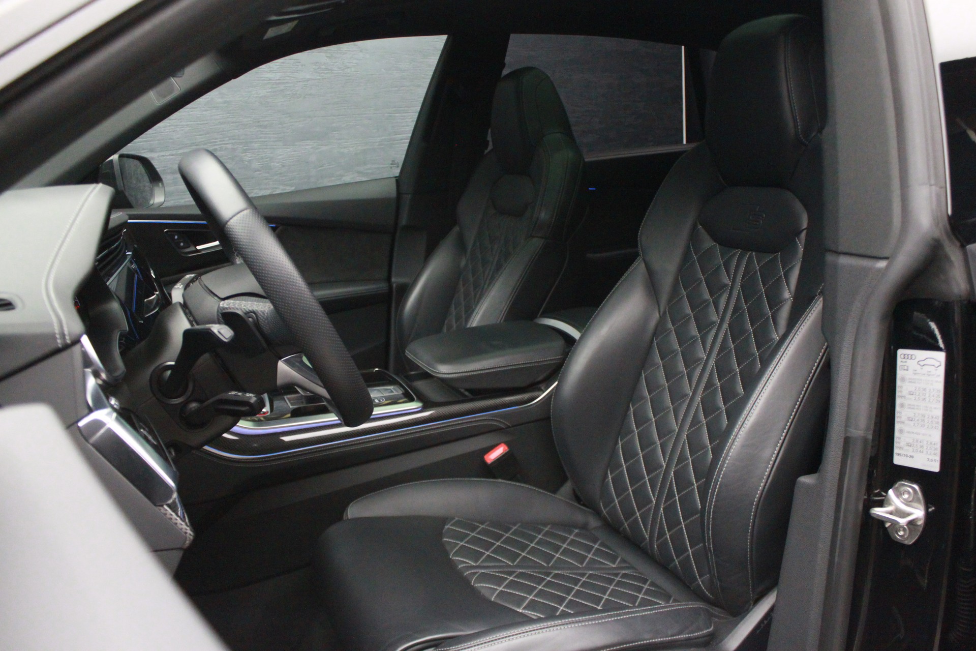 AUDI SQ8 TFSI quattro tiptronic-image-16