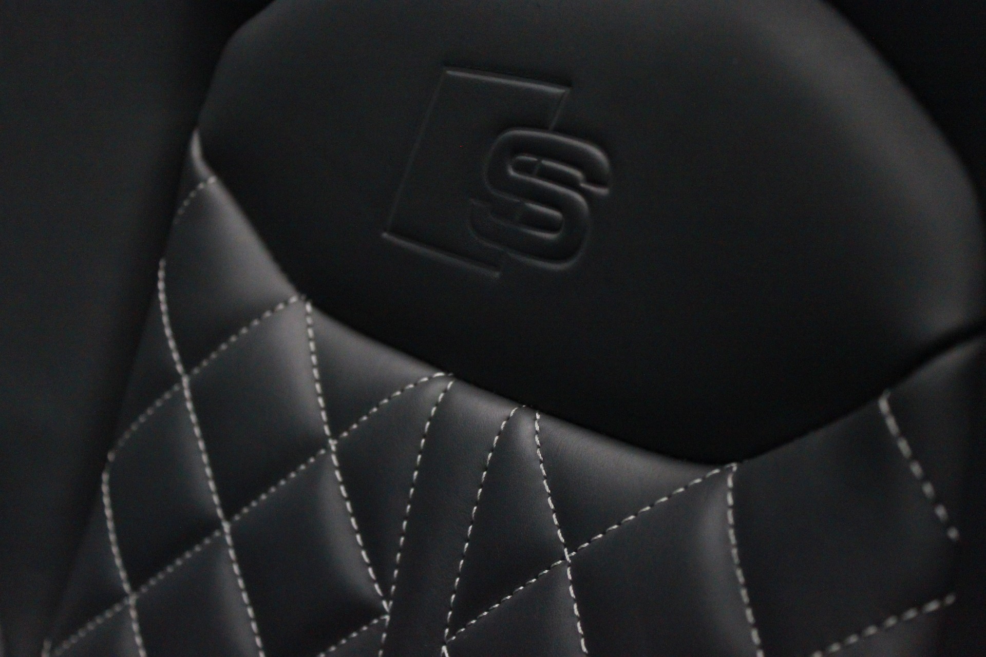 AUDI SQ8 TFSI quattro tiptronic-image-17