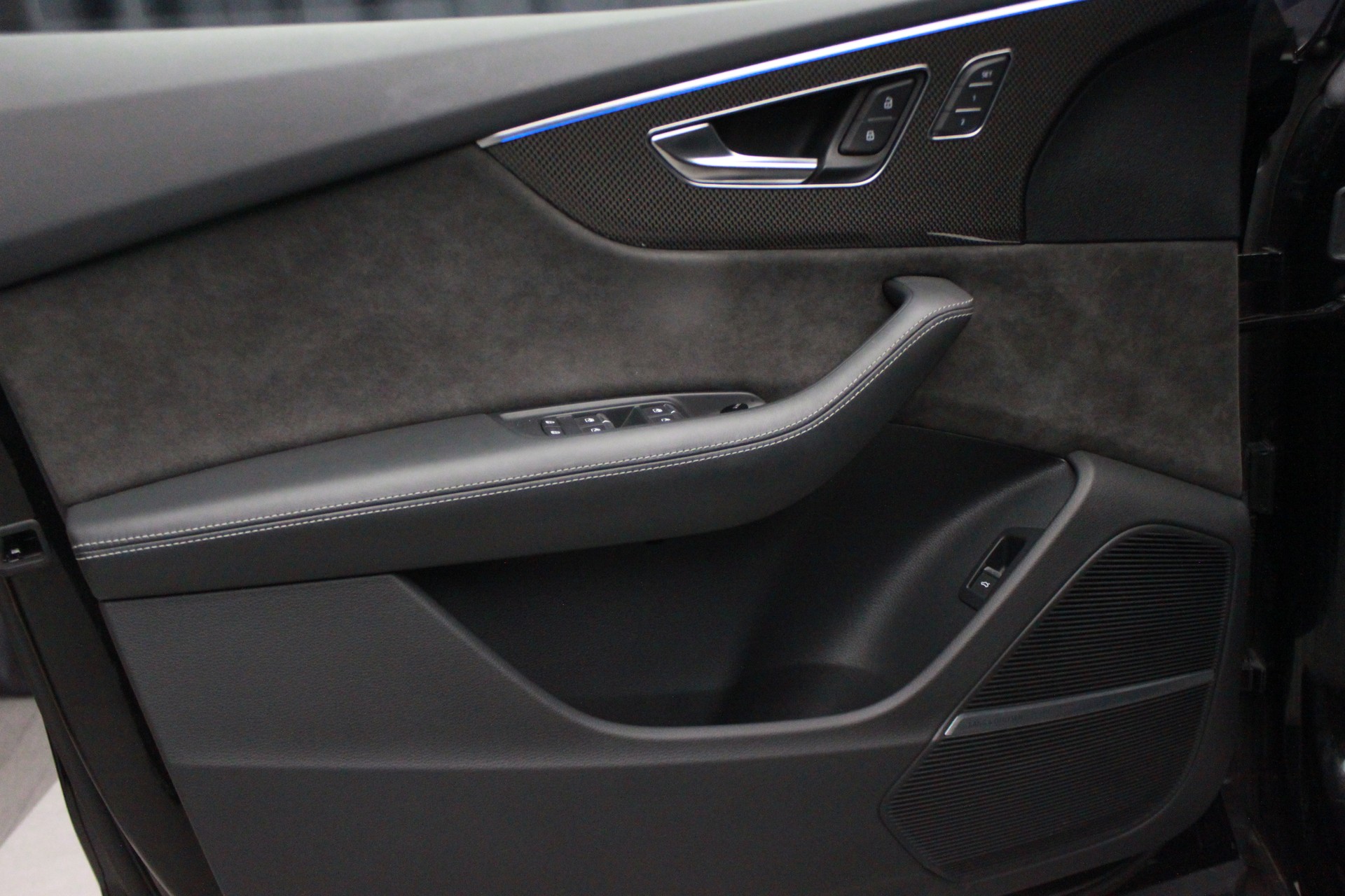 AUDI SQ8 TFSI quattro tiptronic-image-19