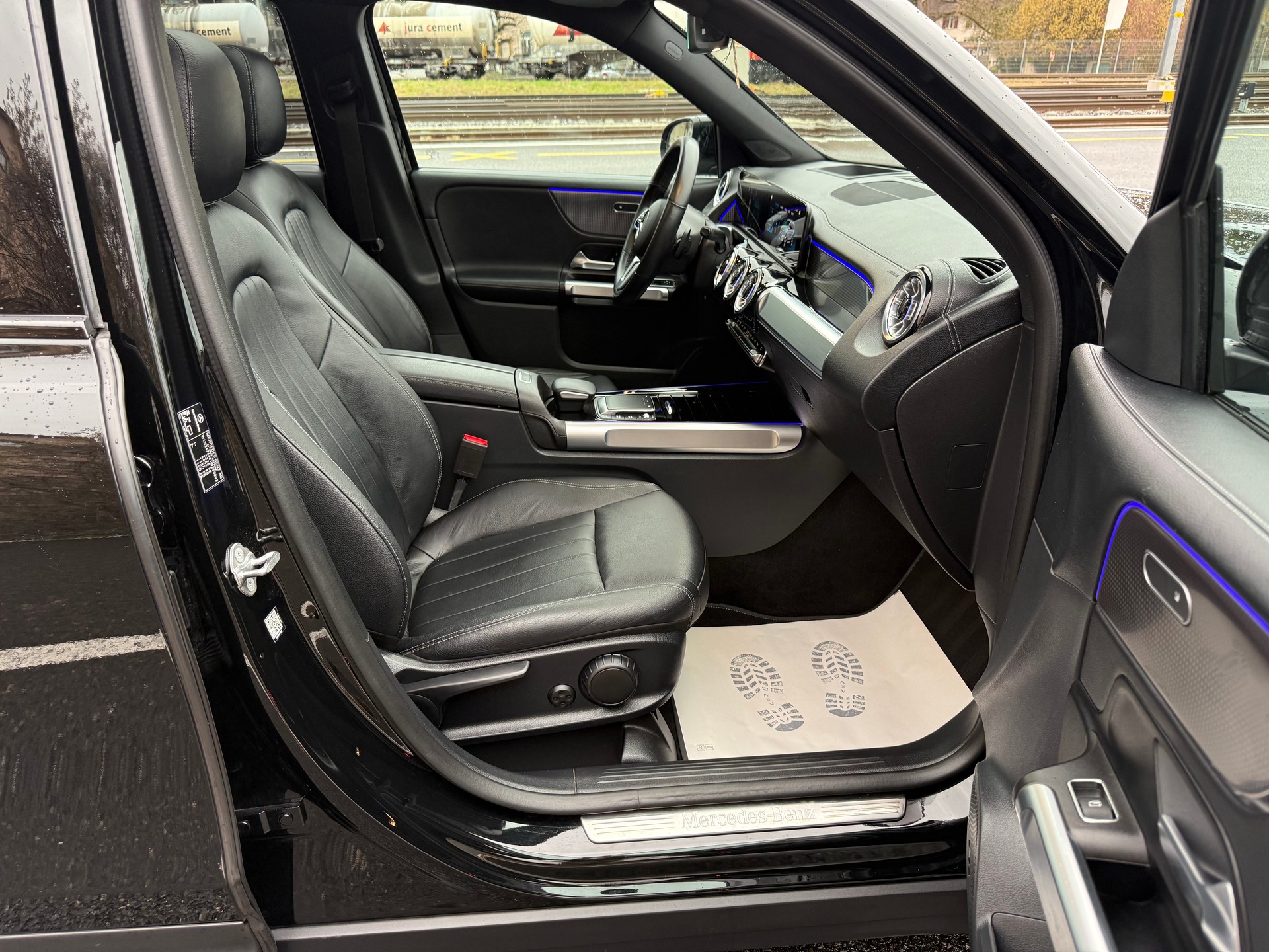 MERCEDES-BENZ GLB 250 Progressive 8G-Tronic-image-14