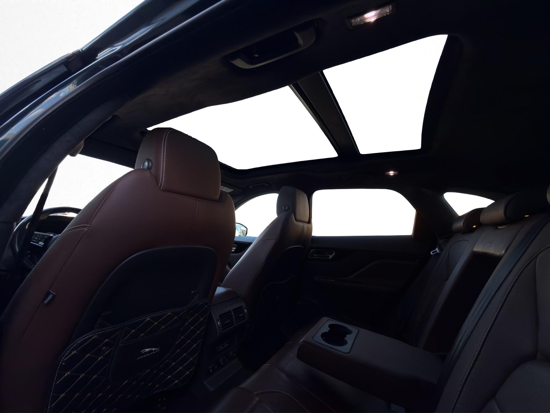 JAGUAR F-Pace 3.0 V6 S/C S AWD-image-31