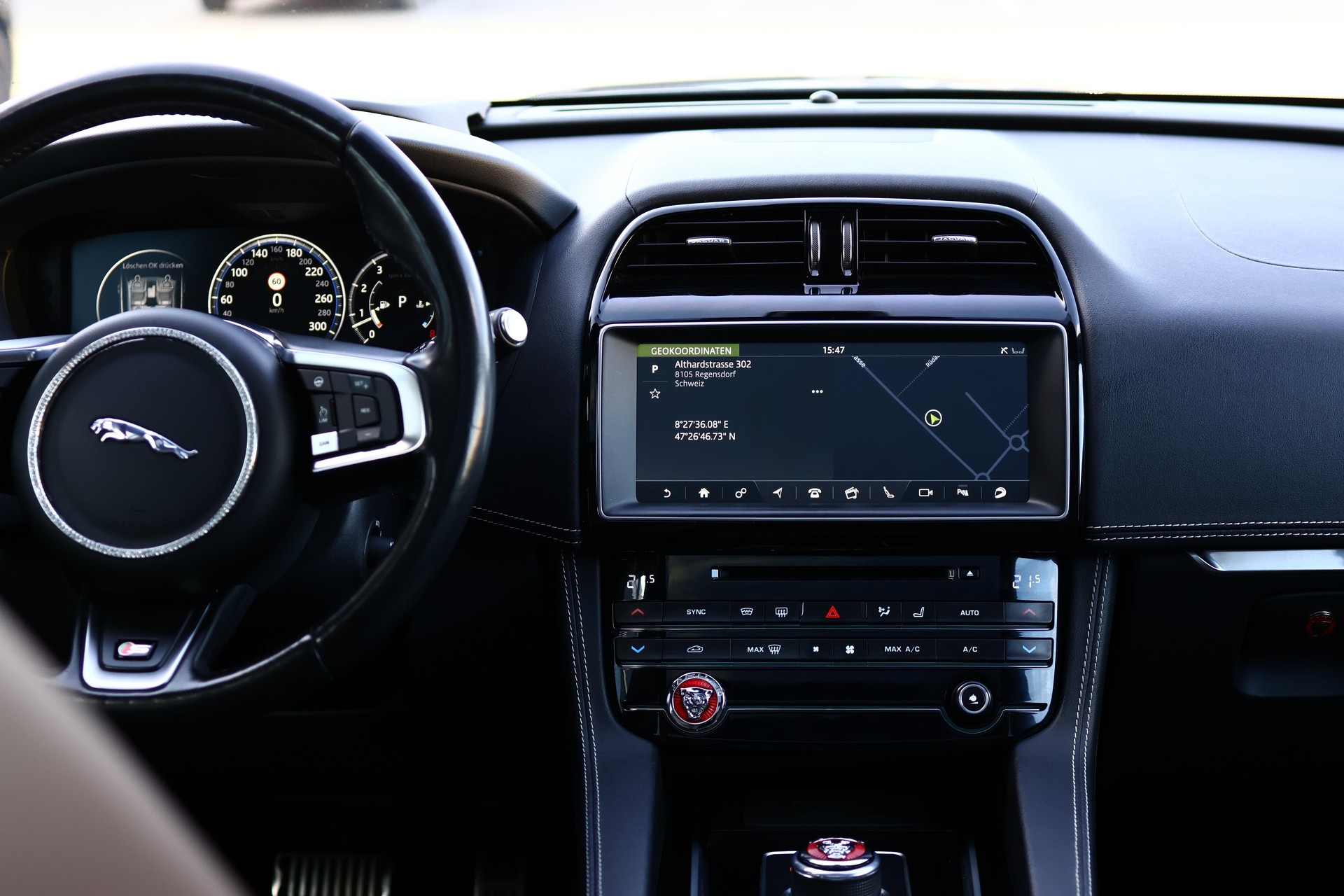 JAGUAR F-Pace 3.0 V6 S/C S AWD-image-17