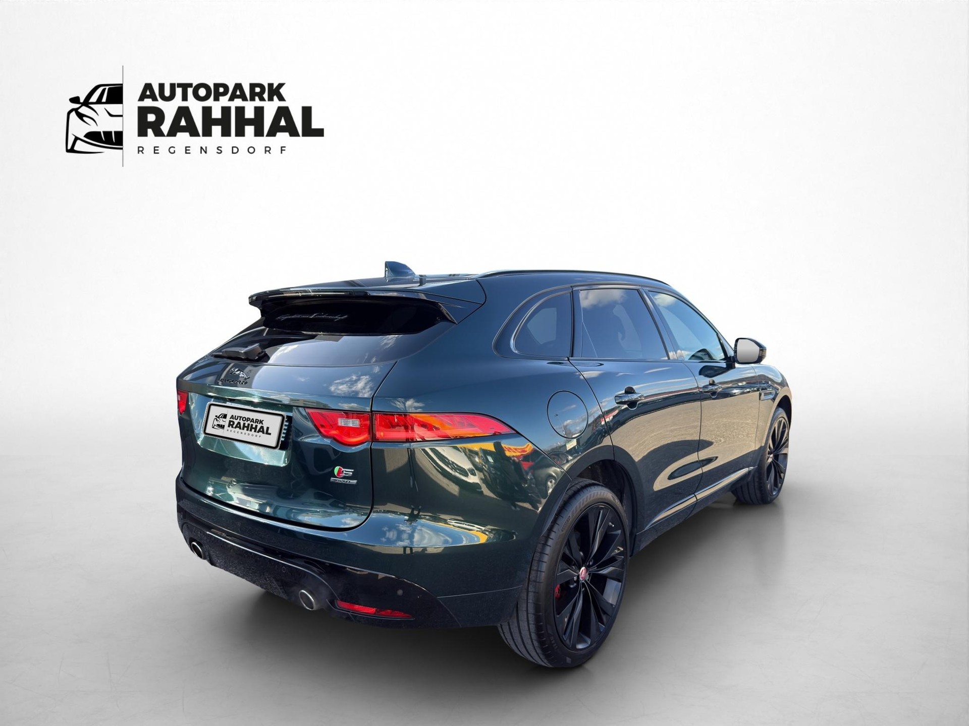 JAGUAR F-Pace 3.0 V6 S/C S AWD-image-4