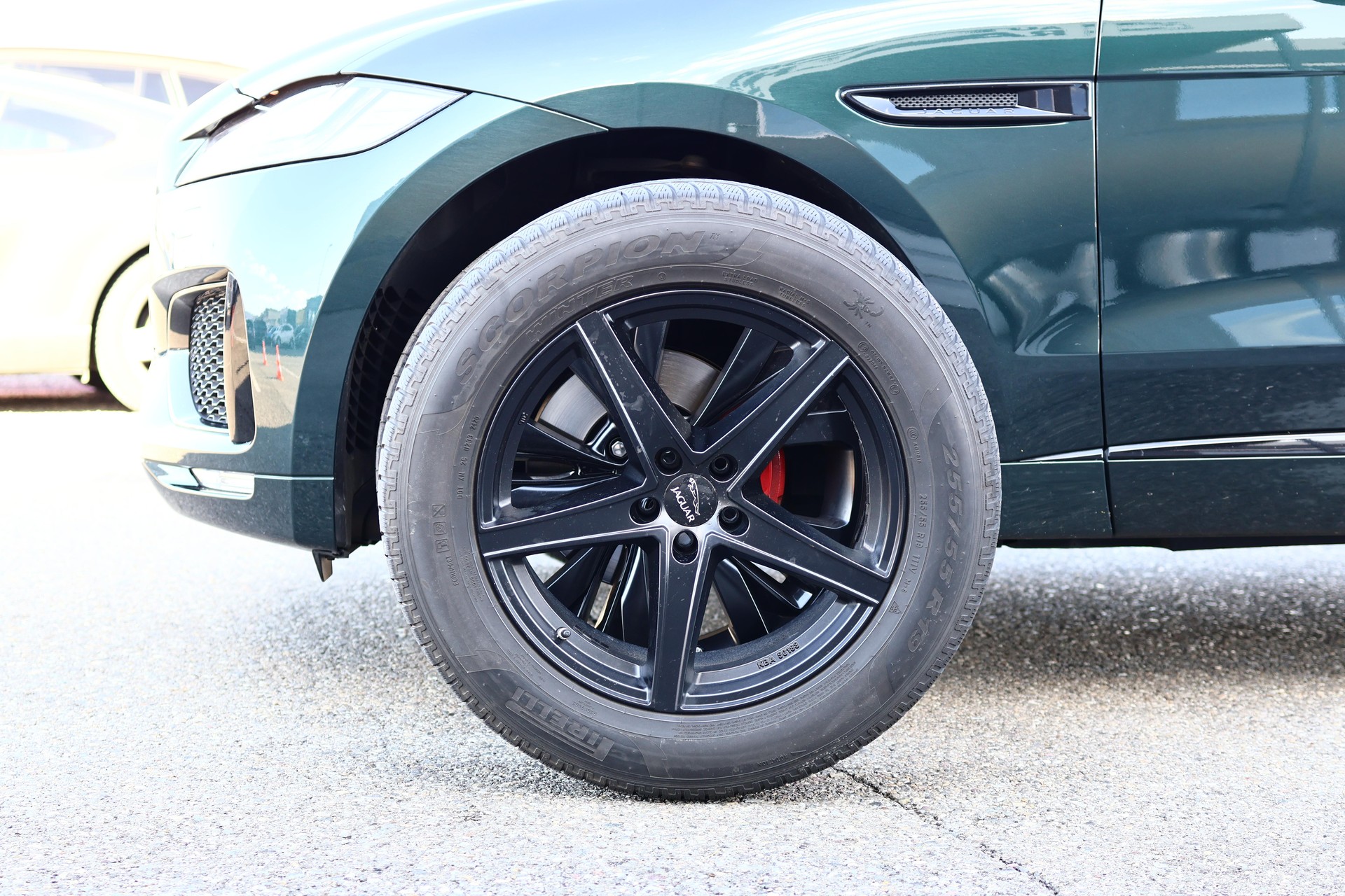 JAGUAR F-Pace 3.0 V6 S/C S AWD-image-10