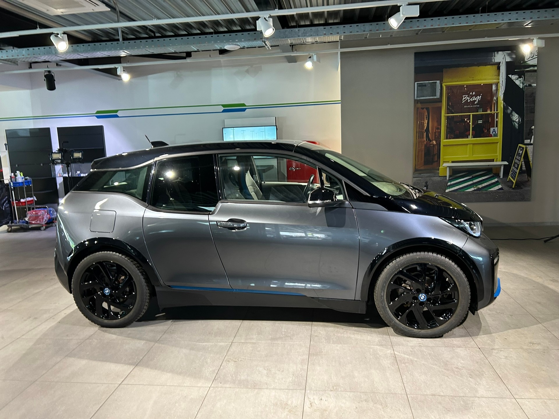 BMW i3s (120Ah)-image-11