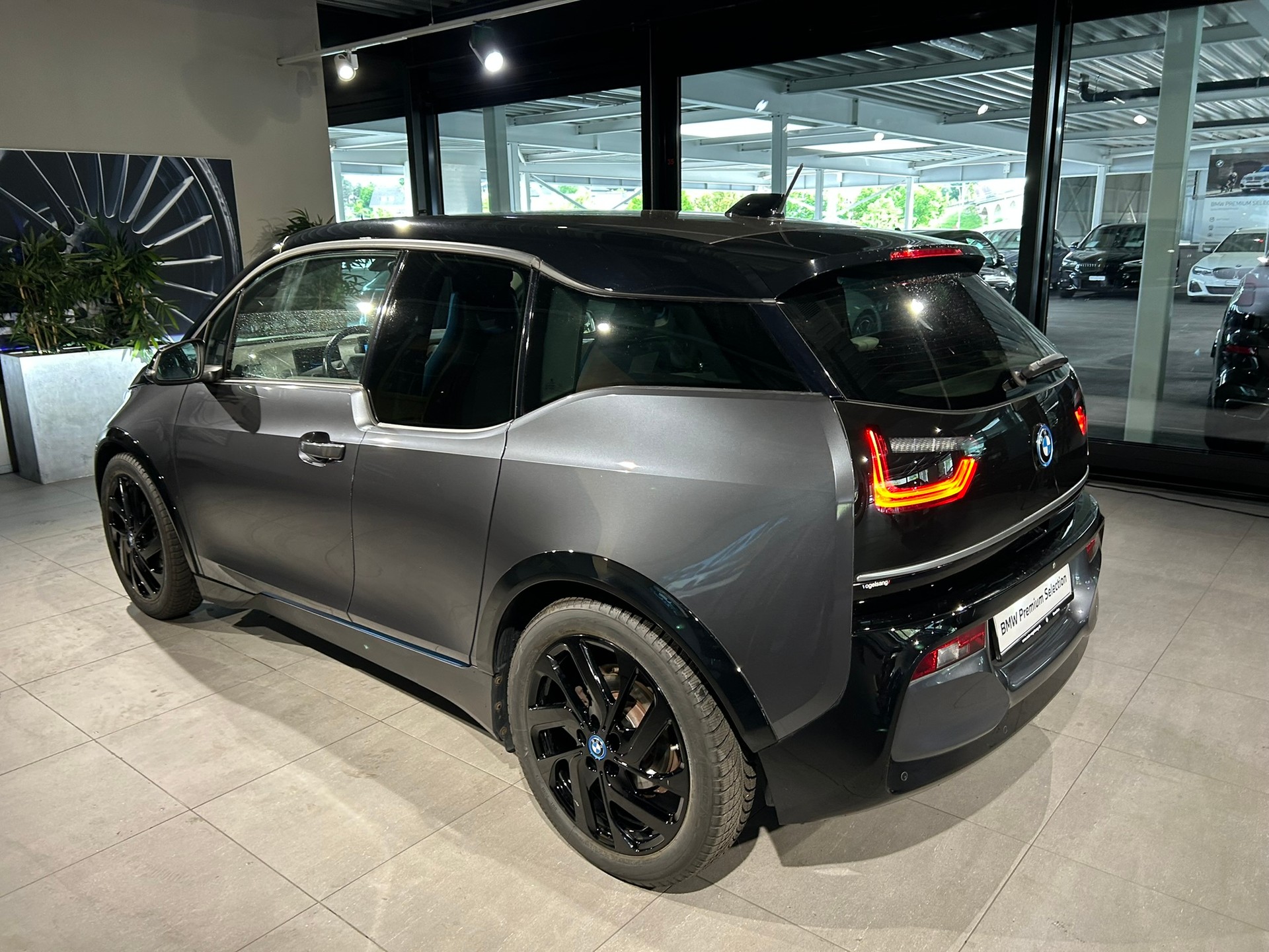 BMW i3s (120Ah)-image-12