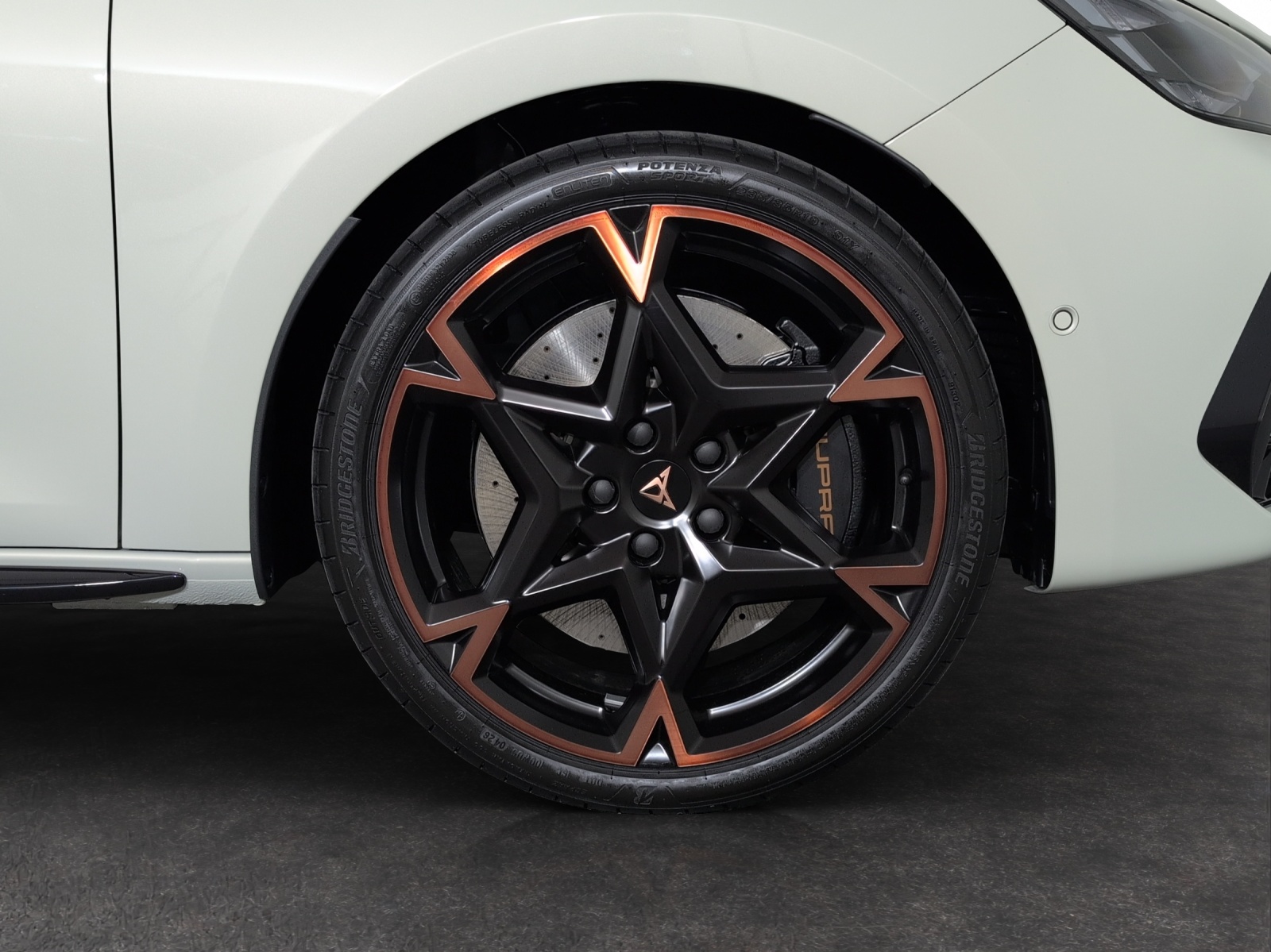 CUPRA LEON ST 2.0 TSI VZ DSG 4Drive-image-4