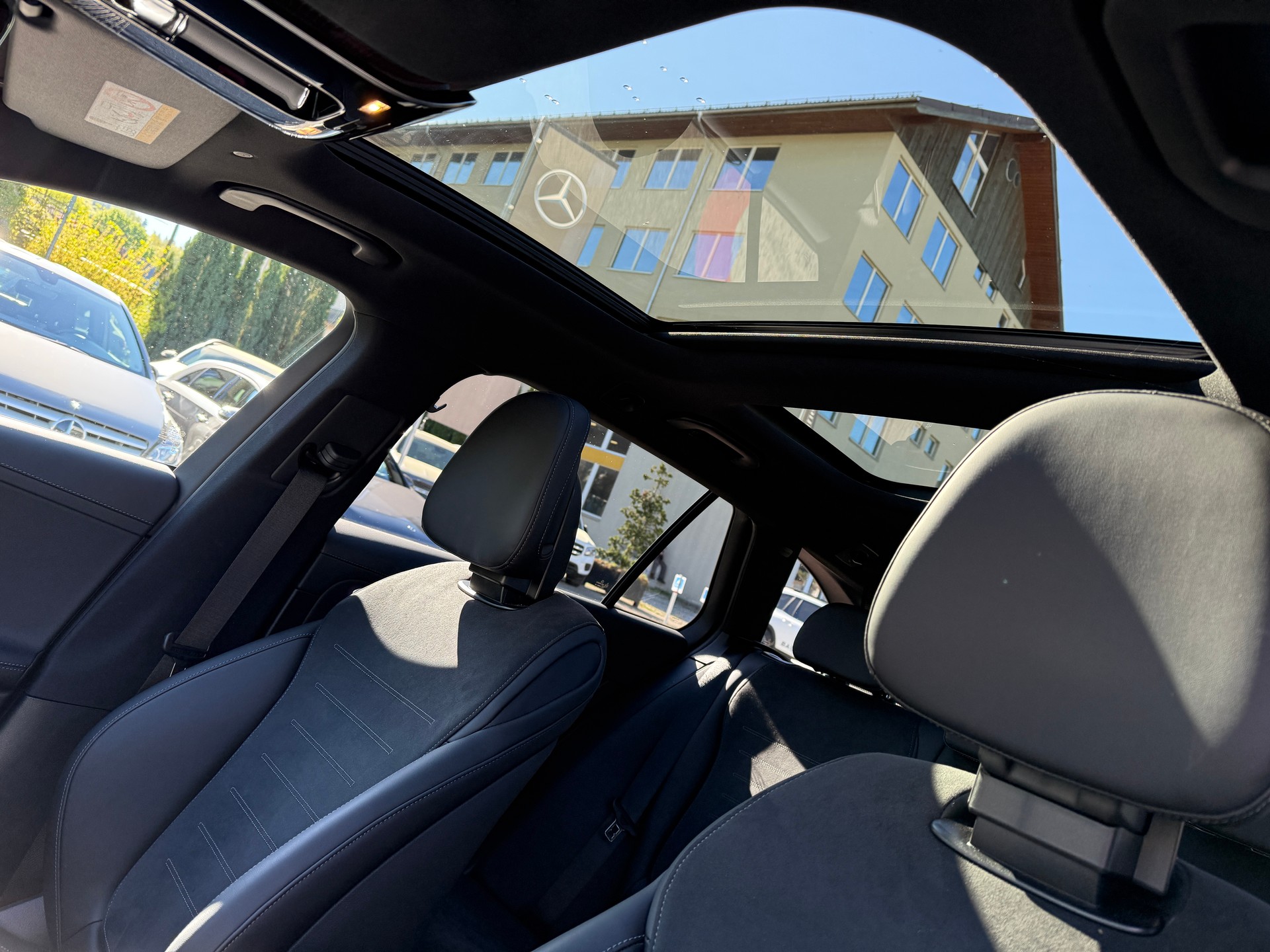 MERCEDES-BENZ C 220 d T 4 Matic-image-11