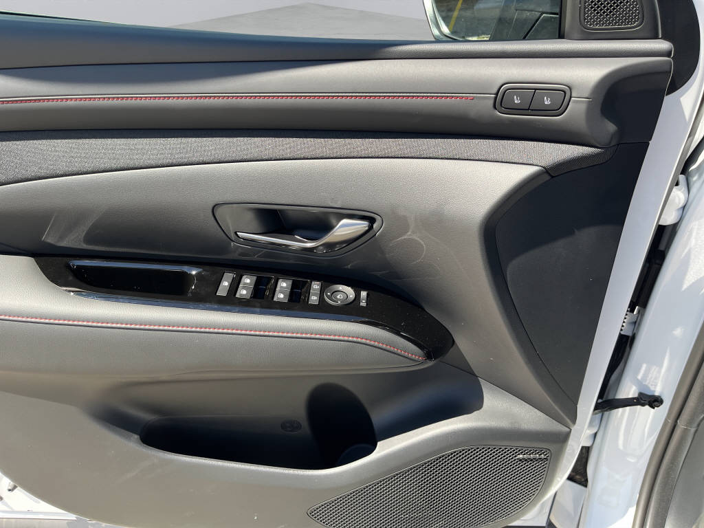 HYUNDAI Tucson 1.6 T-GDi PHEV N-Line LUX.pack 4WD-image-11