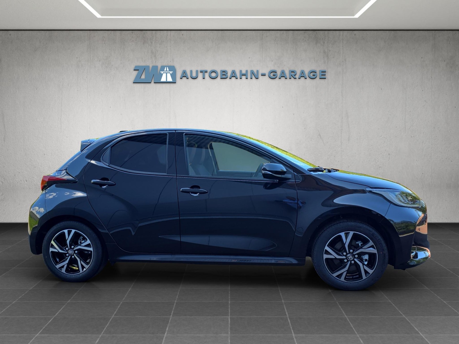 TOYOTA Yaris 1.5 VVT-i HSD Trend-image-5