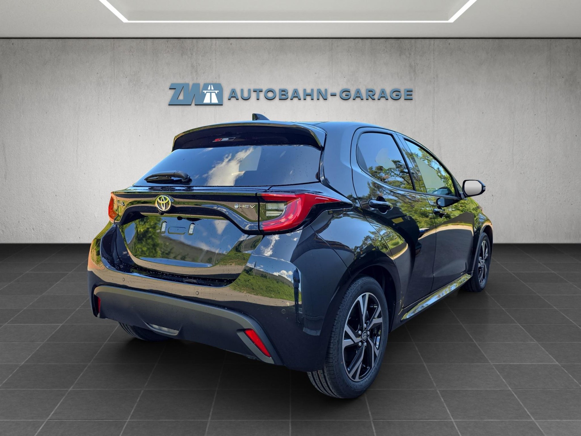 TOYOTA Yaris 1.5 VVT-i HSD Trend-image-4
