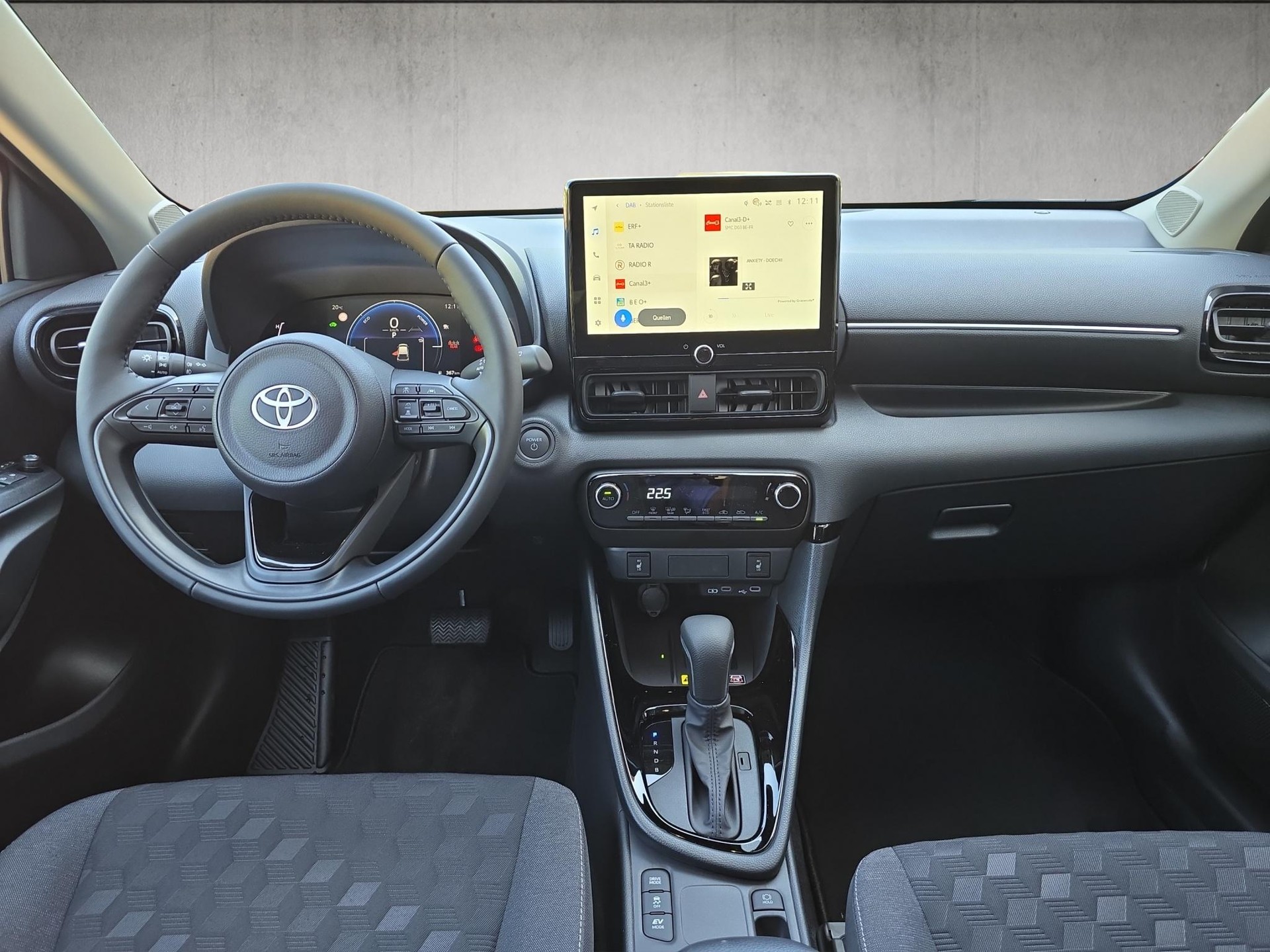 TOYOTA Yaris 1.5 VVT-i HSD Trend-image-10