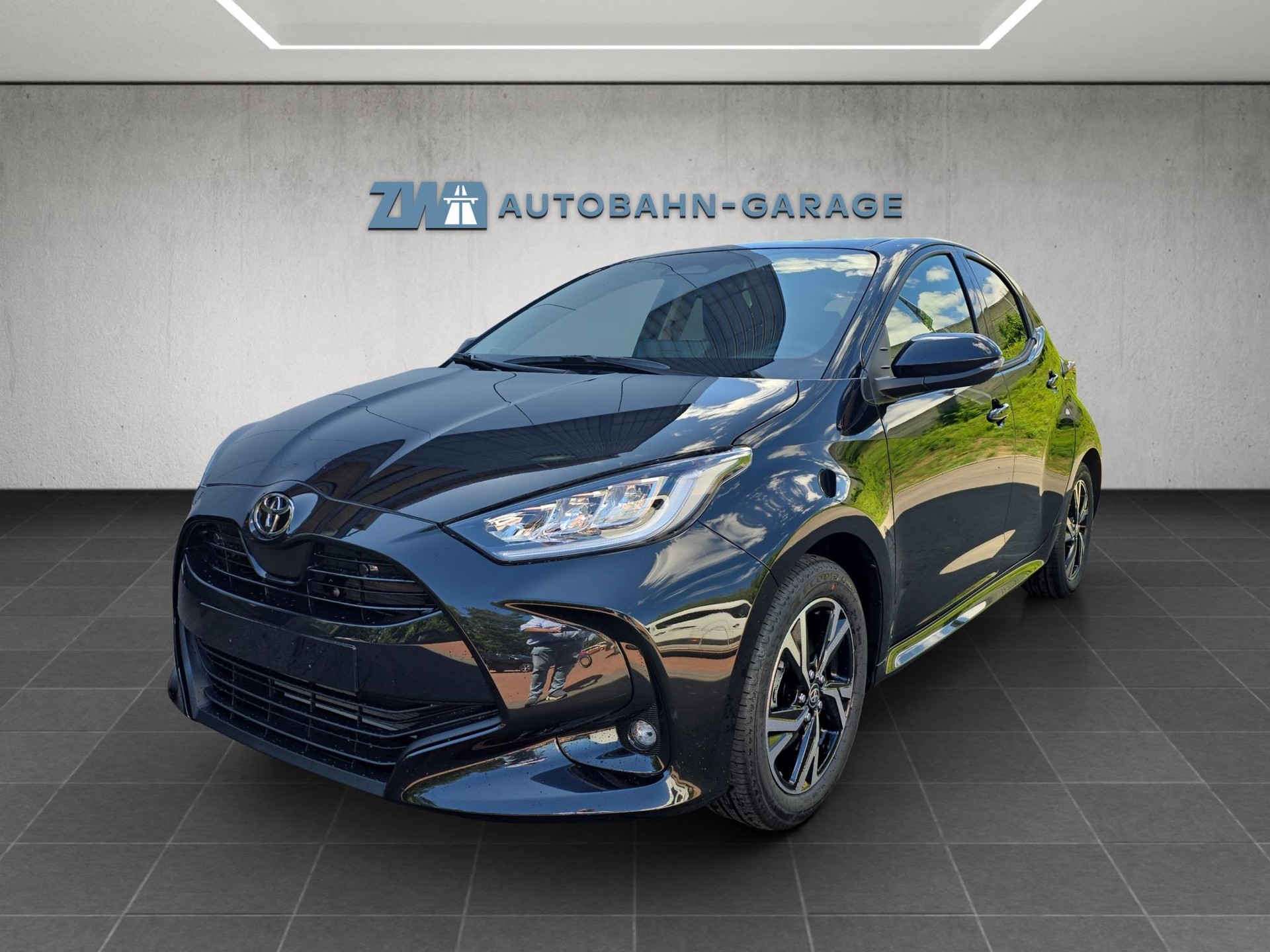 TOYOTA Yaris 1.5 VVT-i HSD Trend-image-0