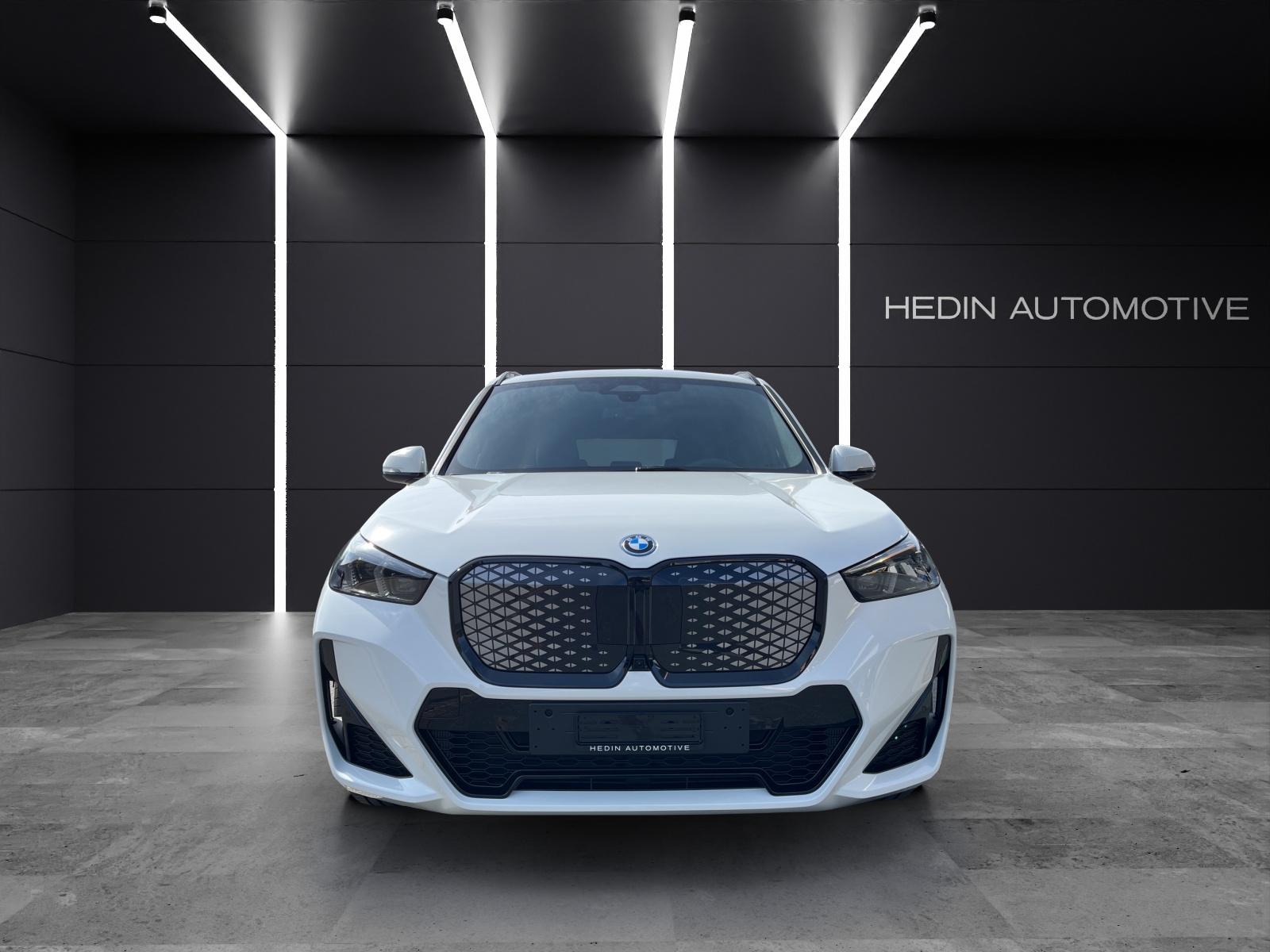 BMW iX1 30 xDrive-image-6