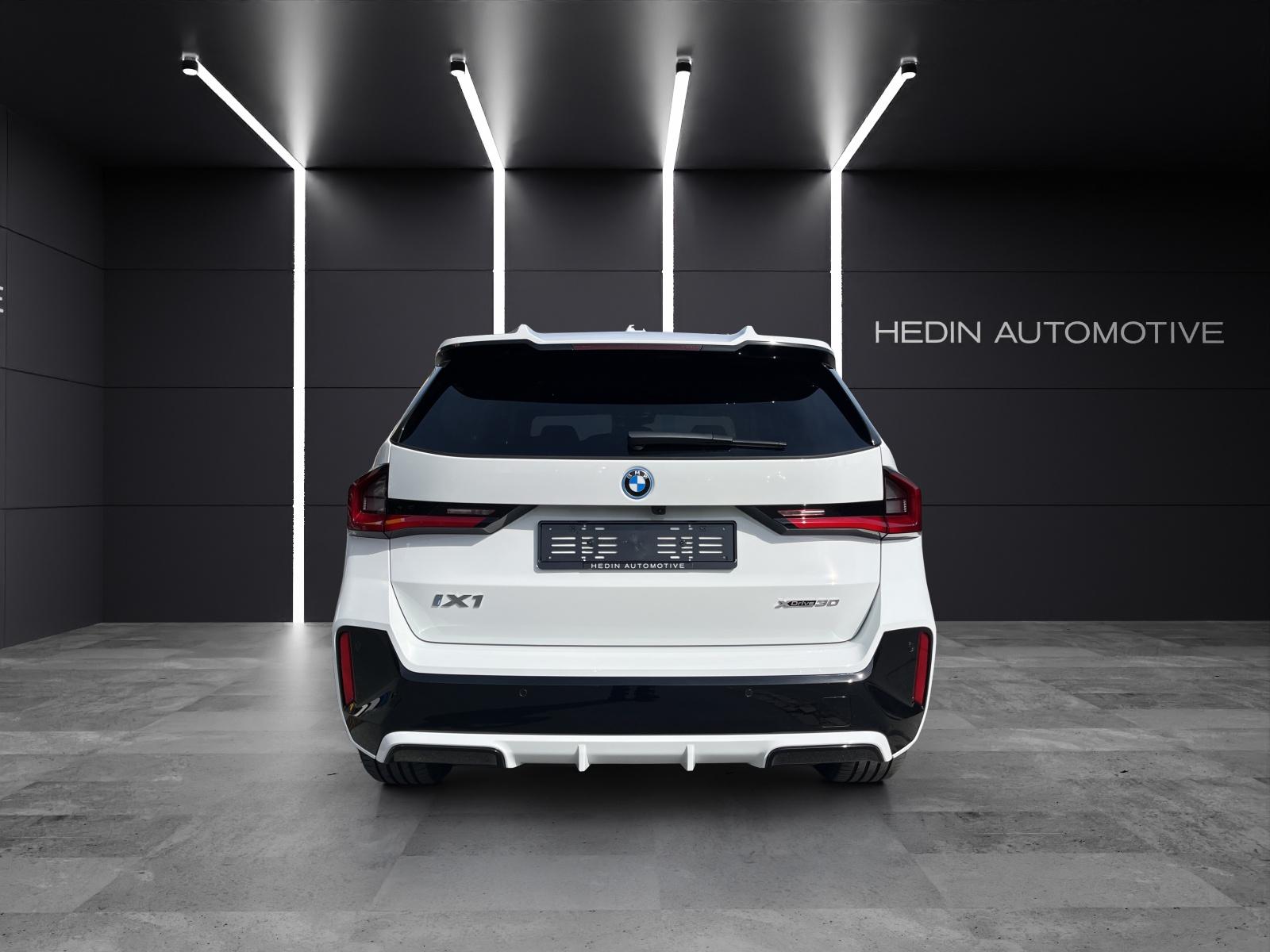 BMW iX1 30 xDrive-image-8