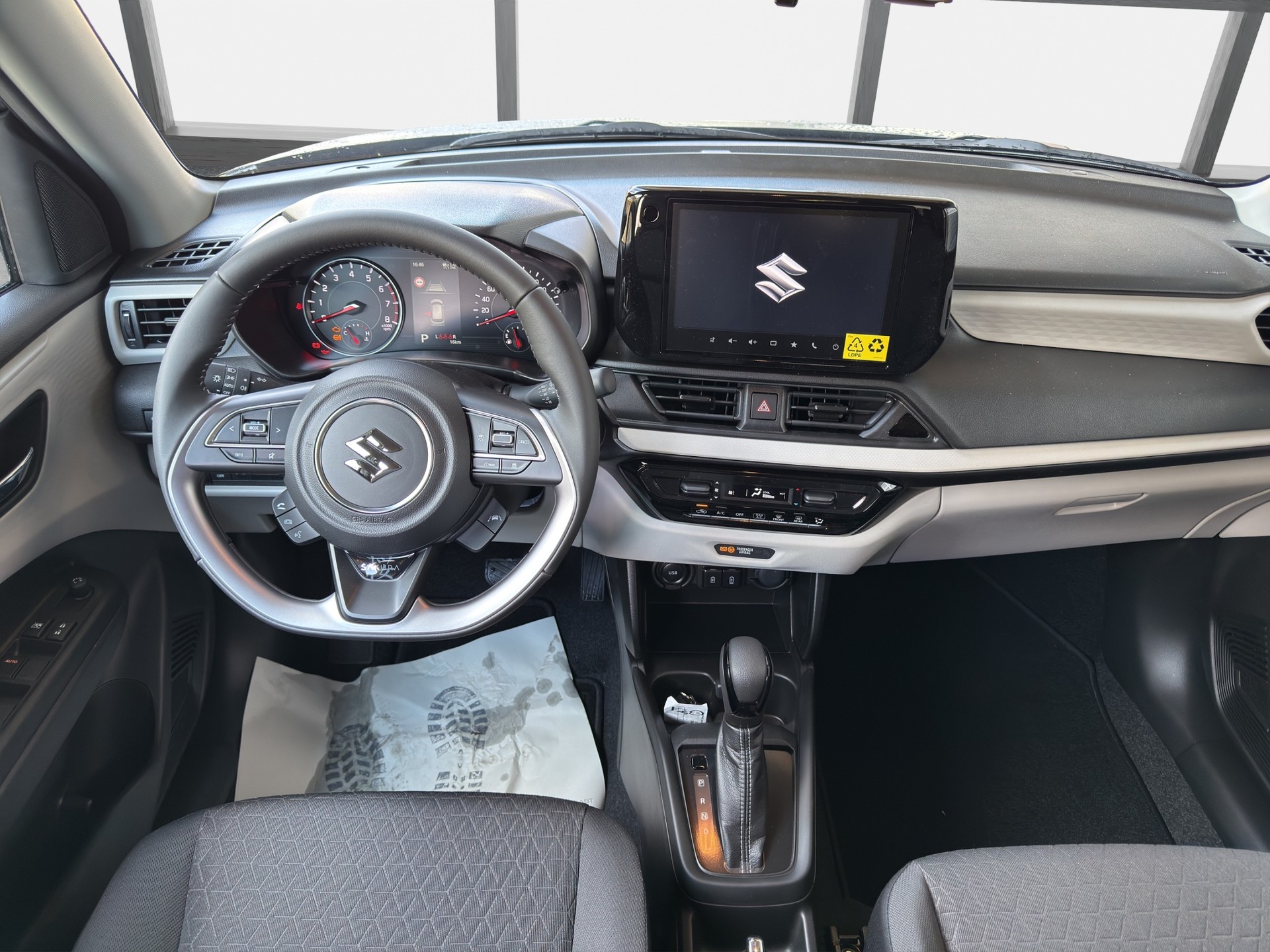 SUZUKI Swift 1.2 Sakura Hybrid CVT-image-9