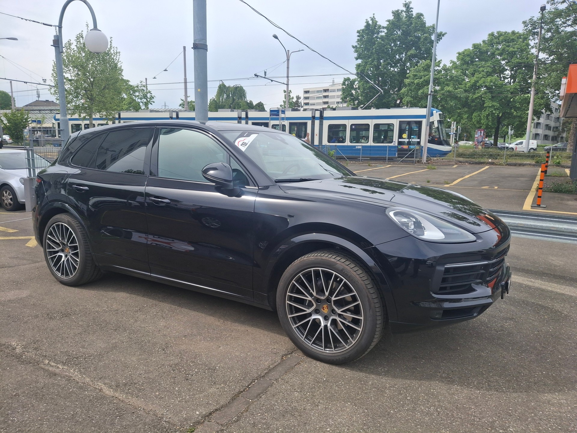 PORSCHE Cayenne-image-4