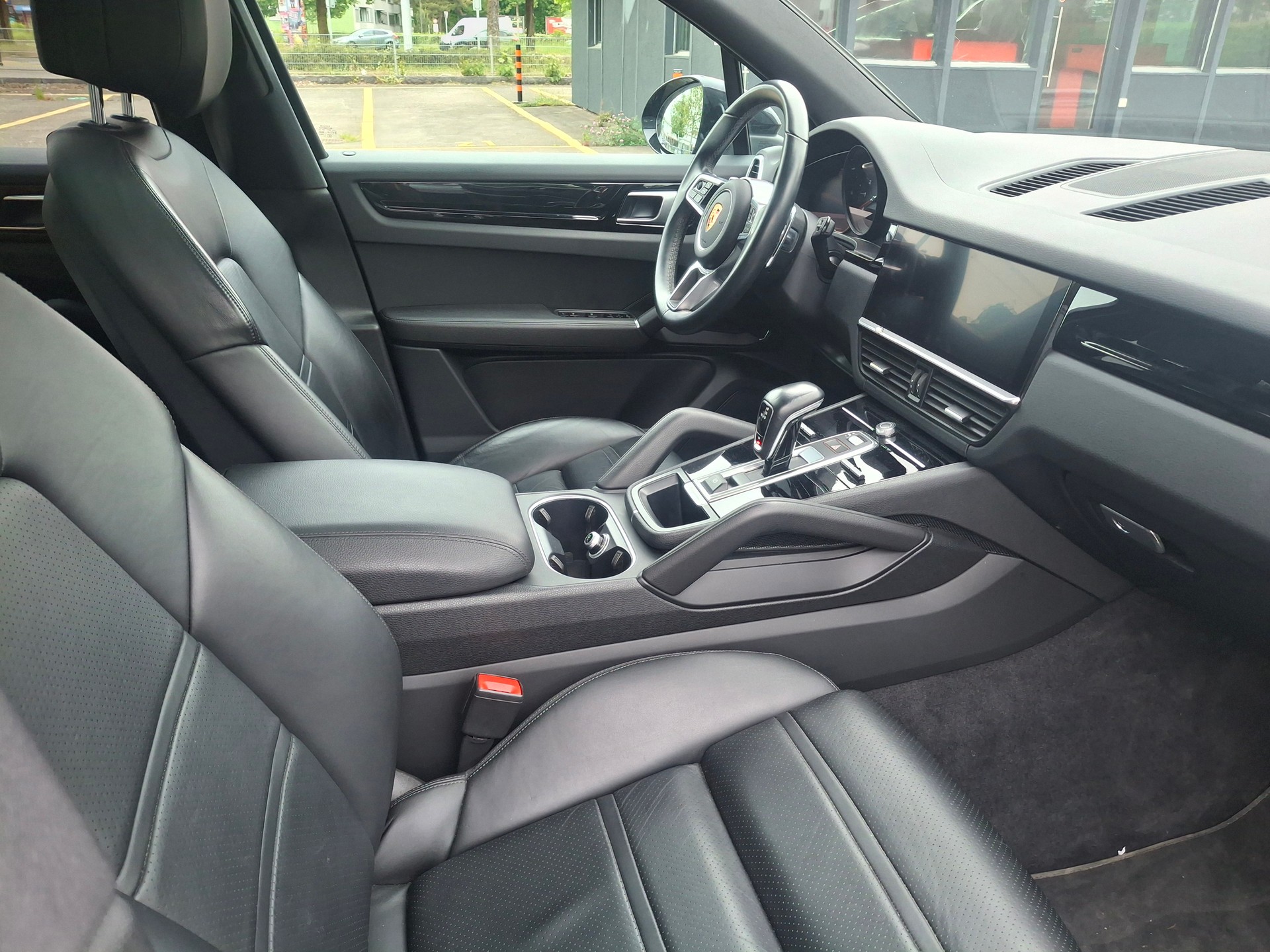 PORSCHE Cayenne-image-15