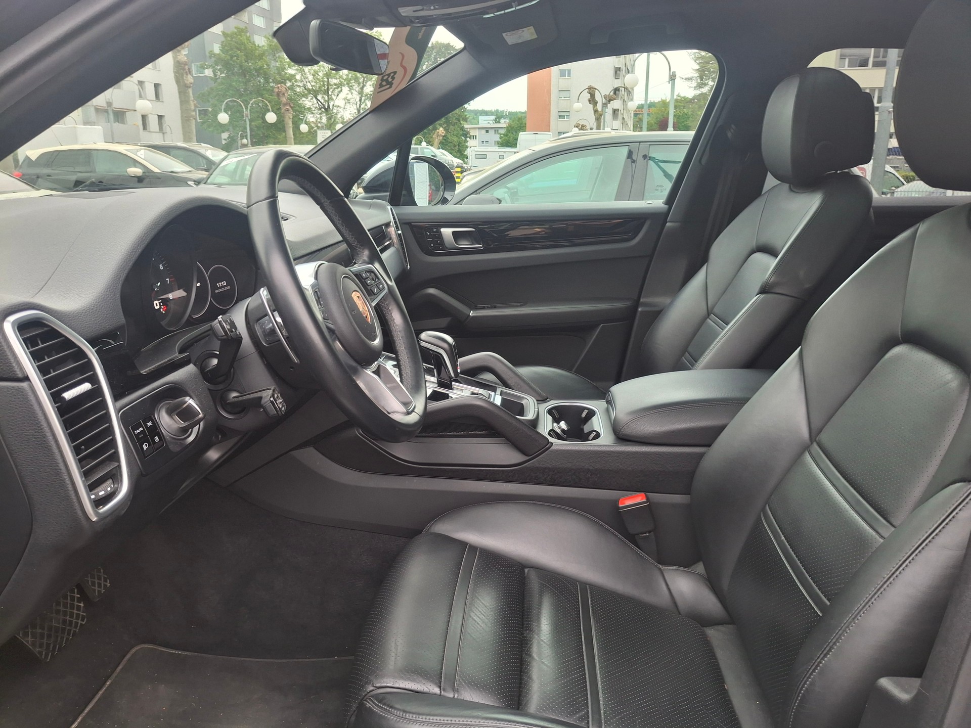 PORSCHE Cayenne-image-29