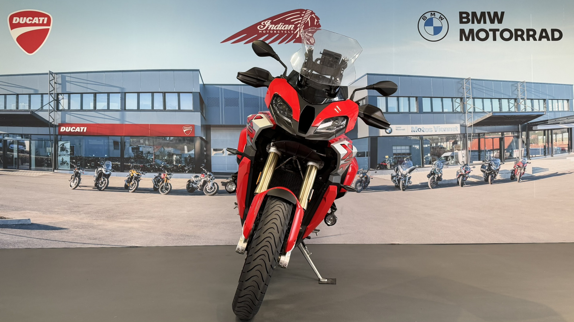 BMW S 1000 XR avec topcase et valises-showroom-element-1