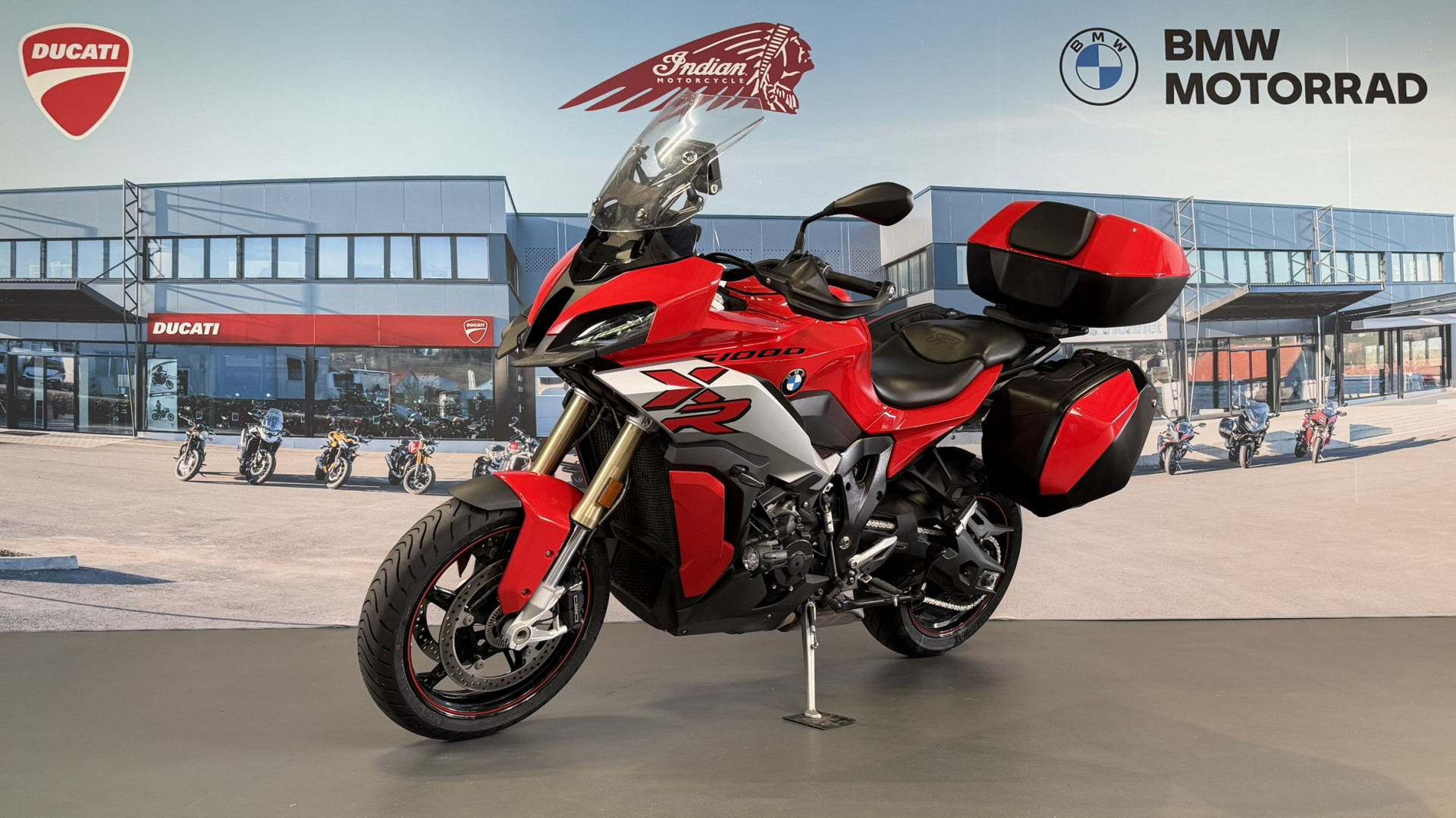 BMW S 1000 XR avec topcase et valises-showroom-element-2