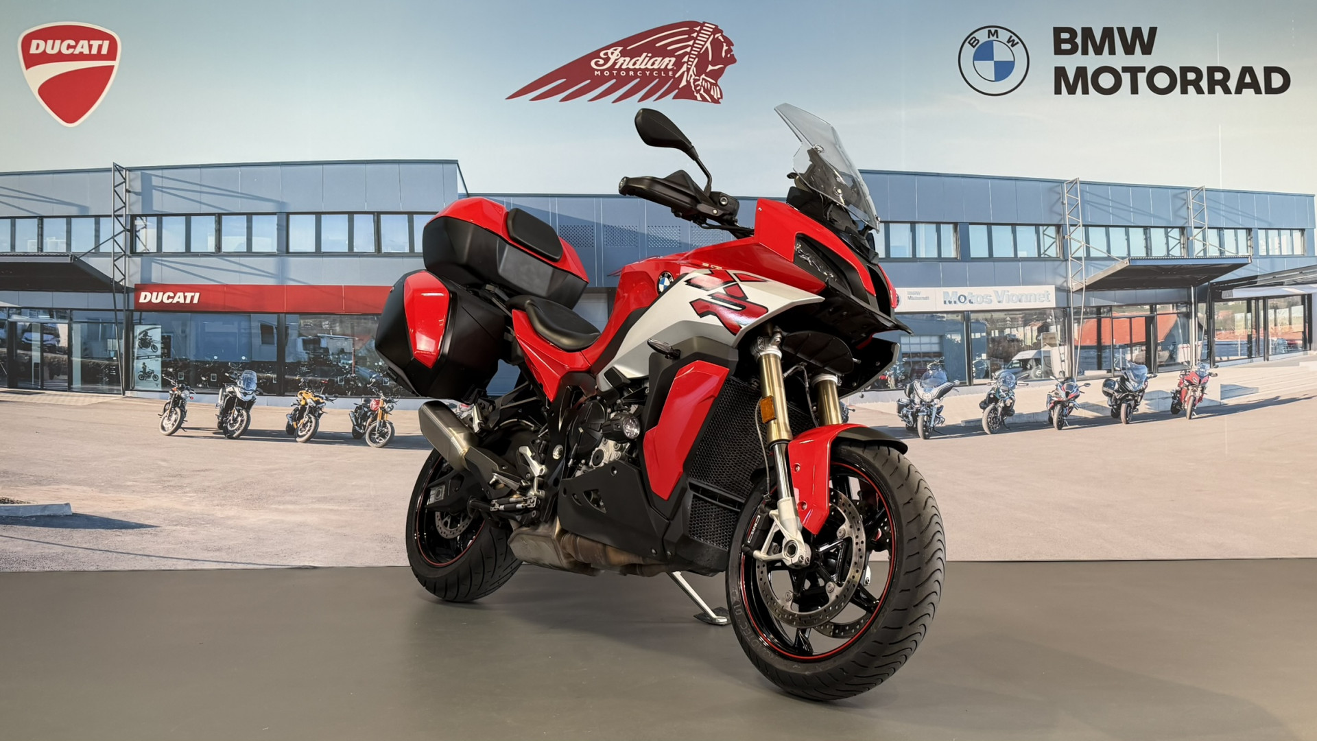 BMW S 1000 XR avec topcase et valises