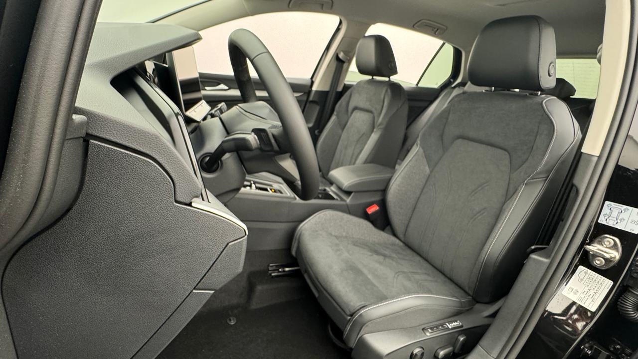 VW Golf VIII 1.5 TSI PHEV Limited-image-4