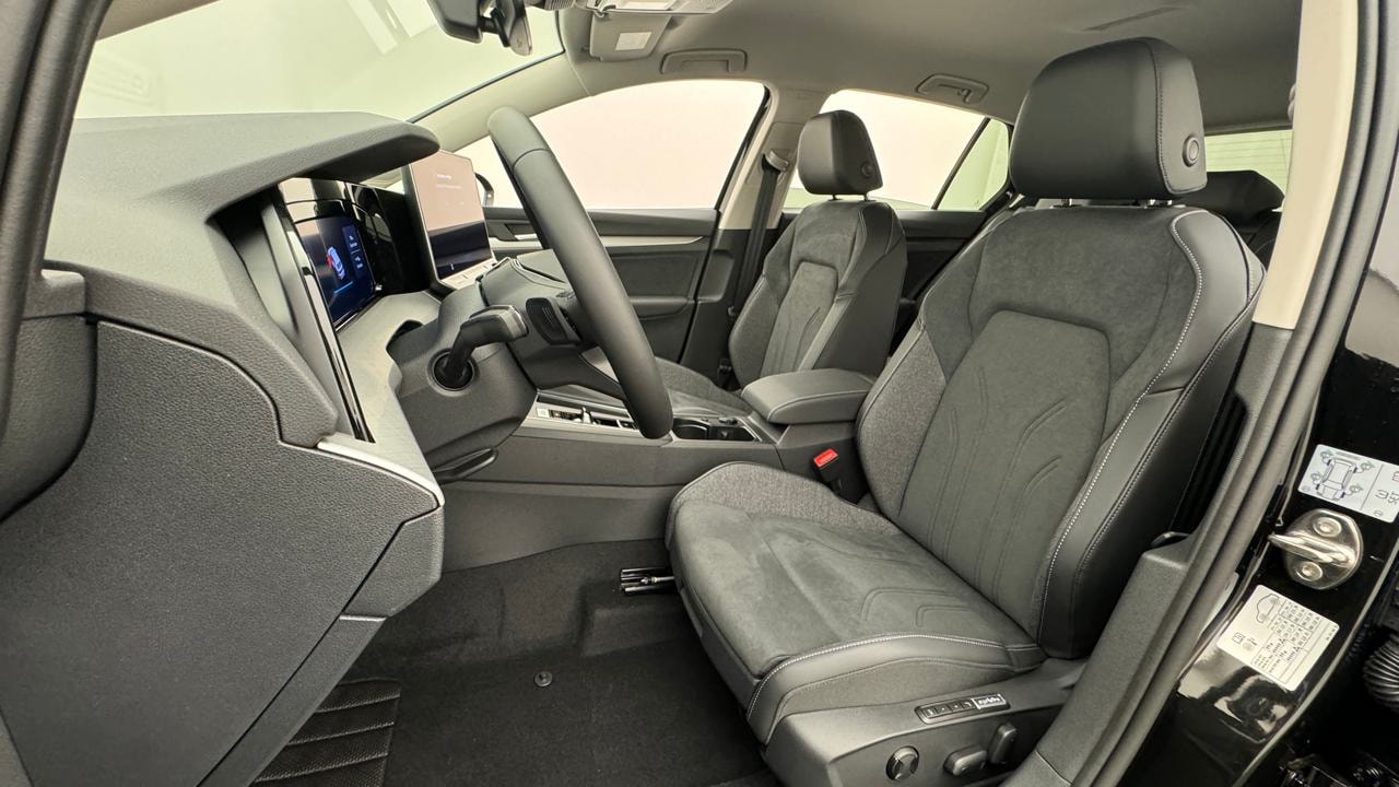 VW Golf VIII 1.5 TSI PHEV Limited-image-4