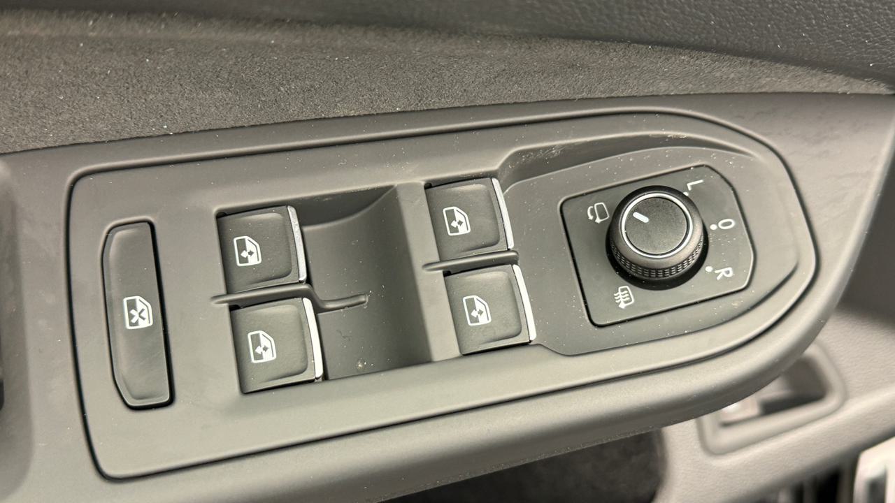 VW Golf VIII 1.5 TSI PHEV Limited-image-8