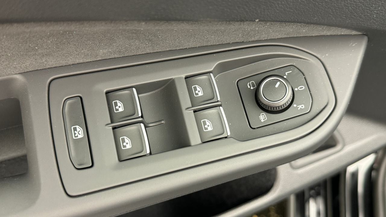 VW Golf VIII 1.5 TSI PHEV Limited-image-8