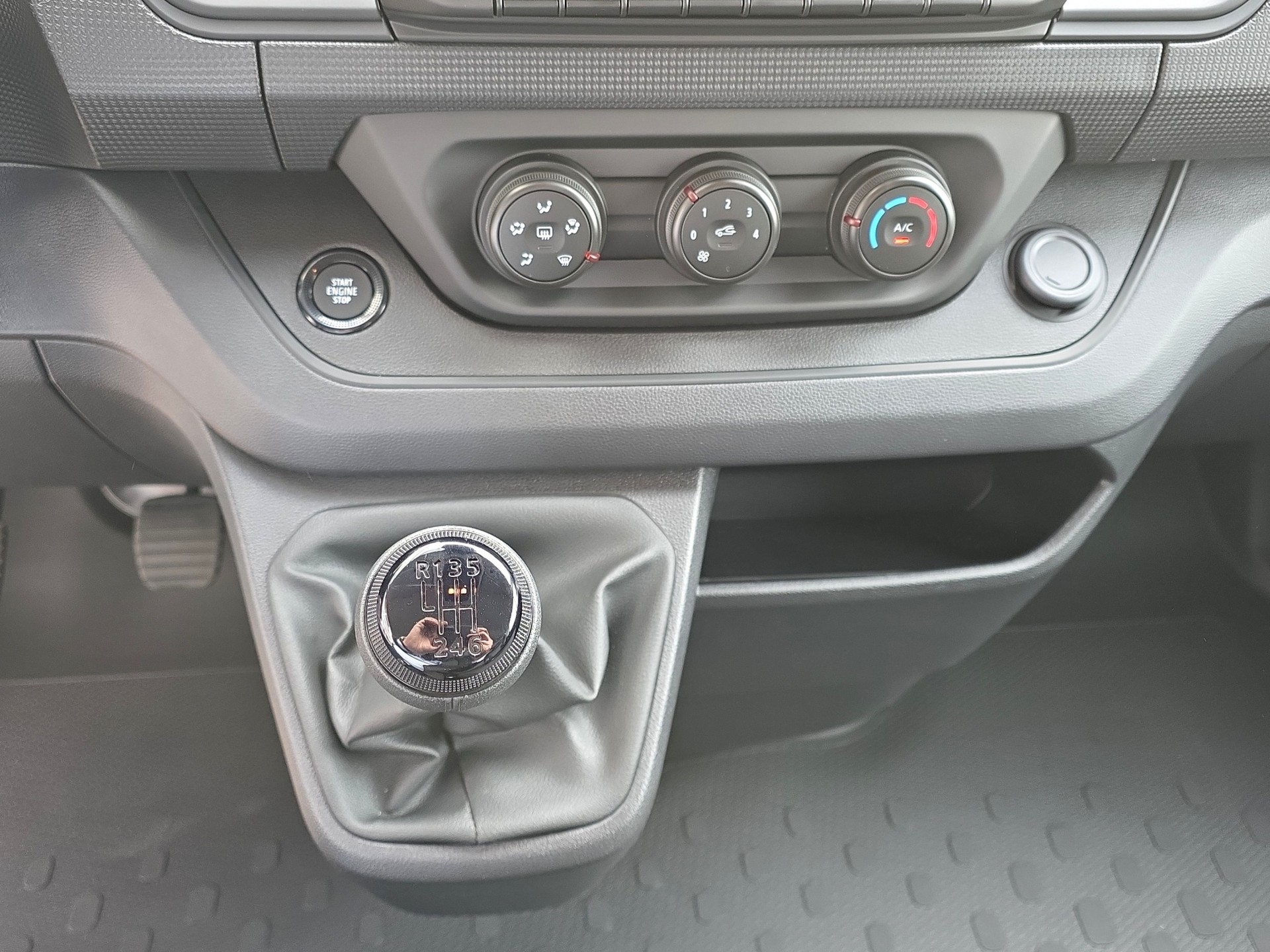 RENAULT Trafic 2.0 Blue dCi110 Advance L1H1-image-13