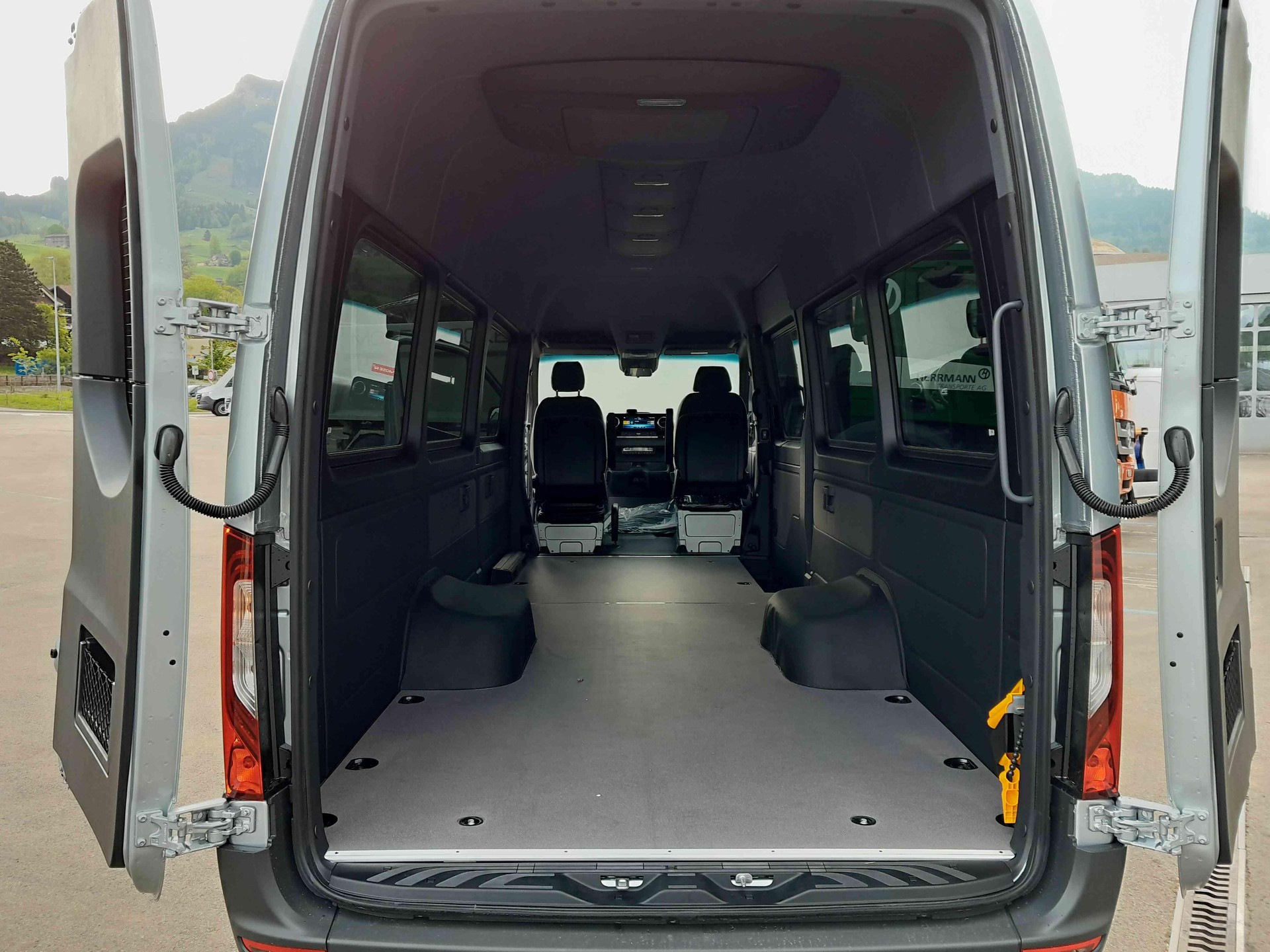 MERCEDES-BENZ Sprinter 519 CDI PRO KA eL 4x2-image-14